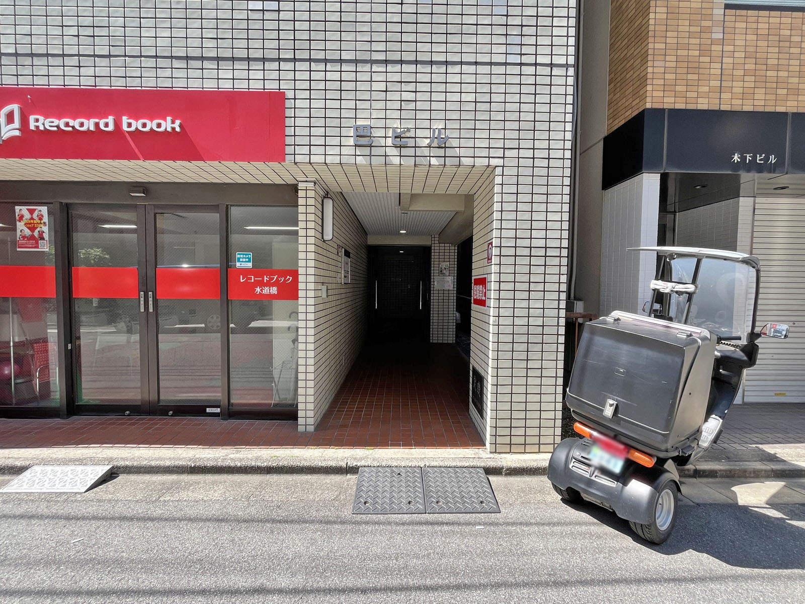 オフィスビル出入口