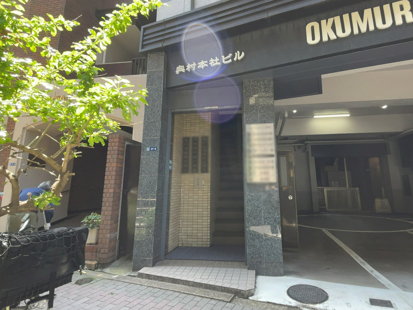 オフィスビル出入口