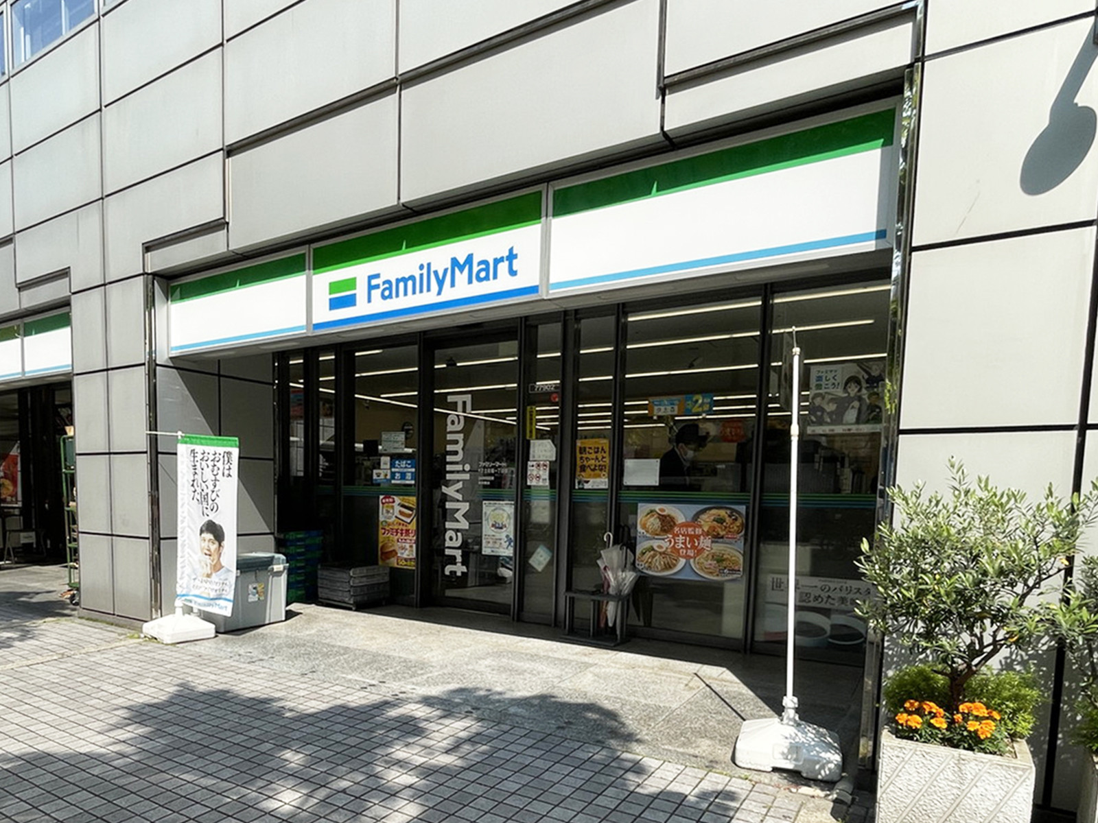 1階のファミリーマート K2土佐堀一丁目店