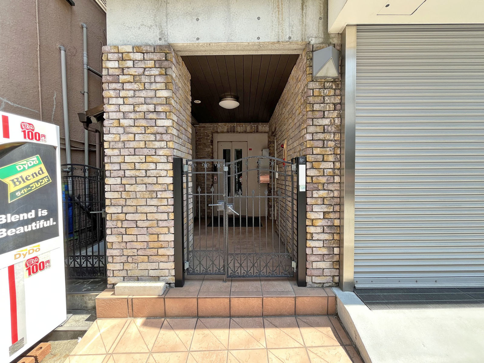 オフィスビル出入口