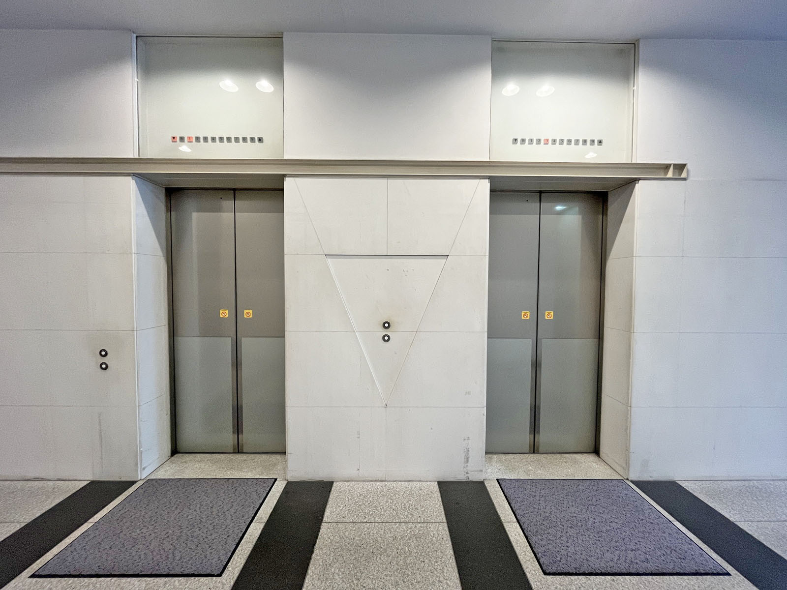 エレベーター(2基)