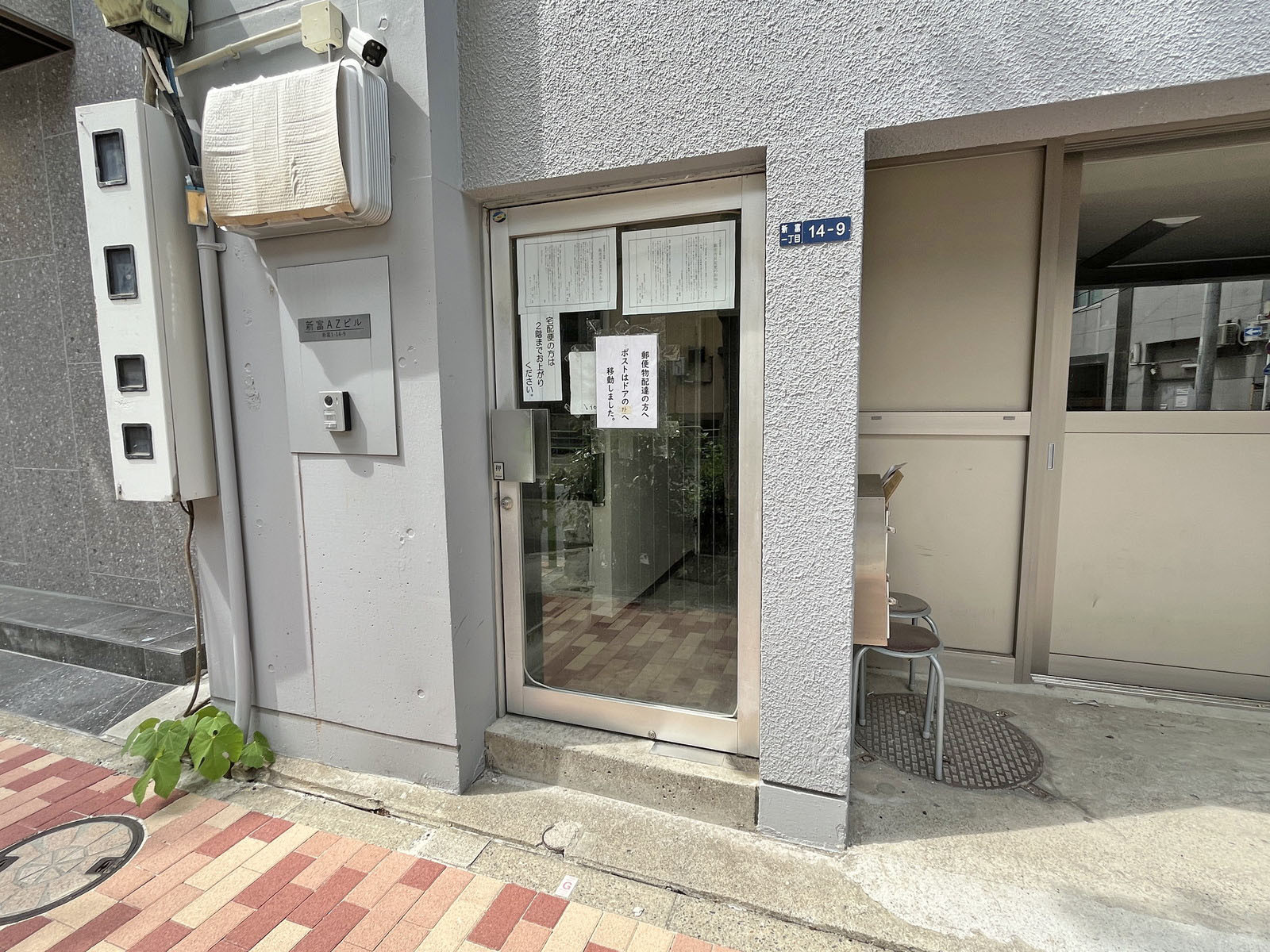オフィスビル出入口