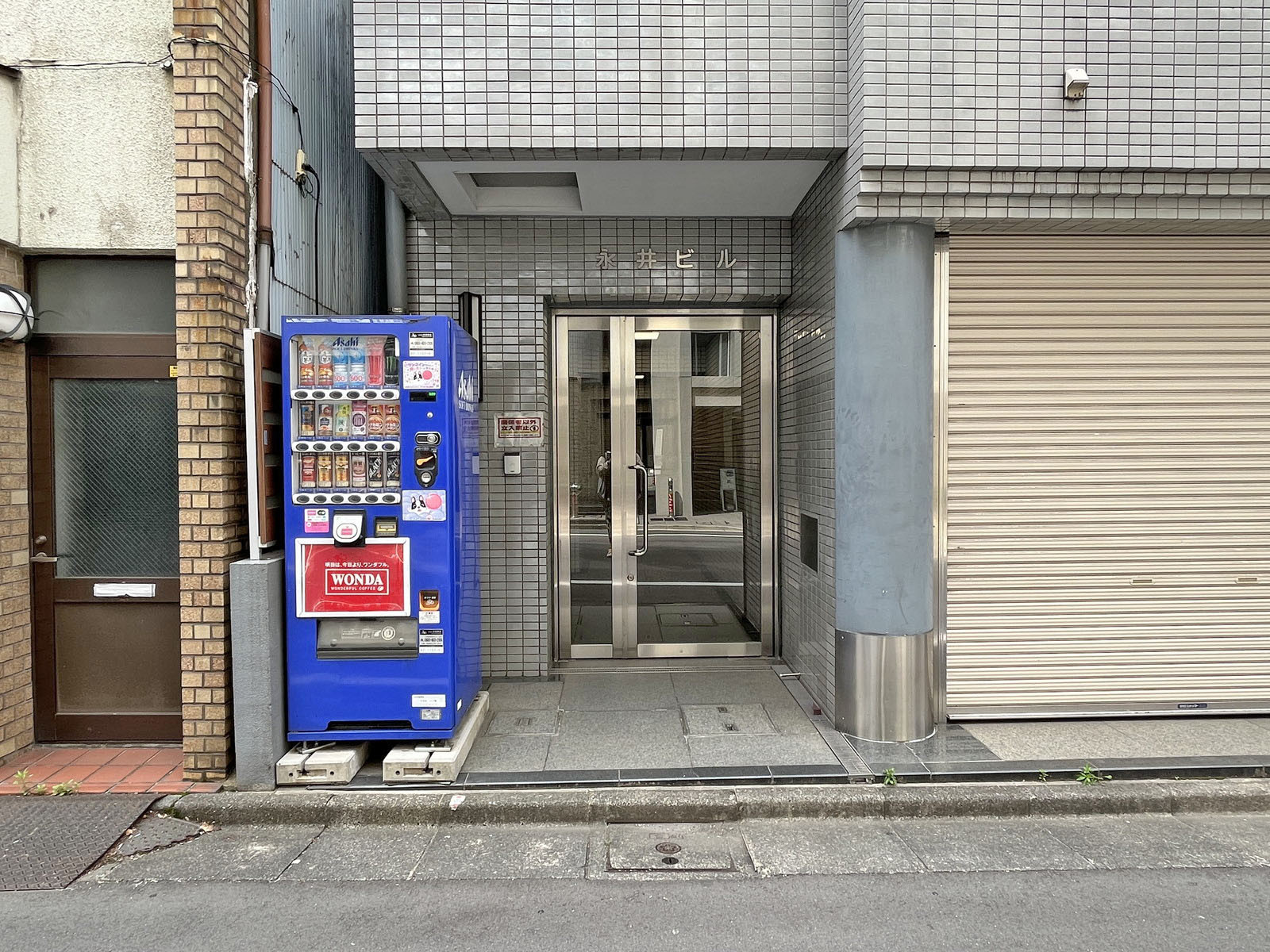 オフィスビル出入口