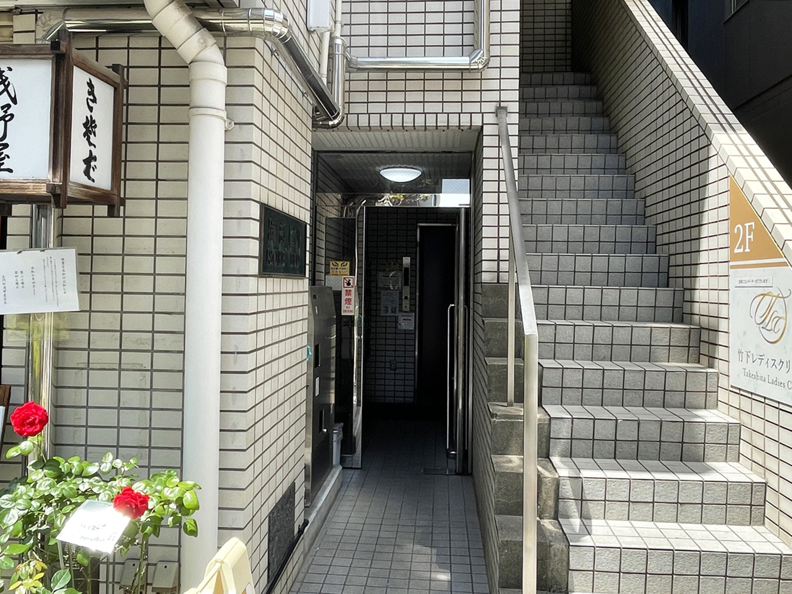 オフィスビル出入口