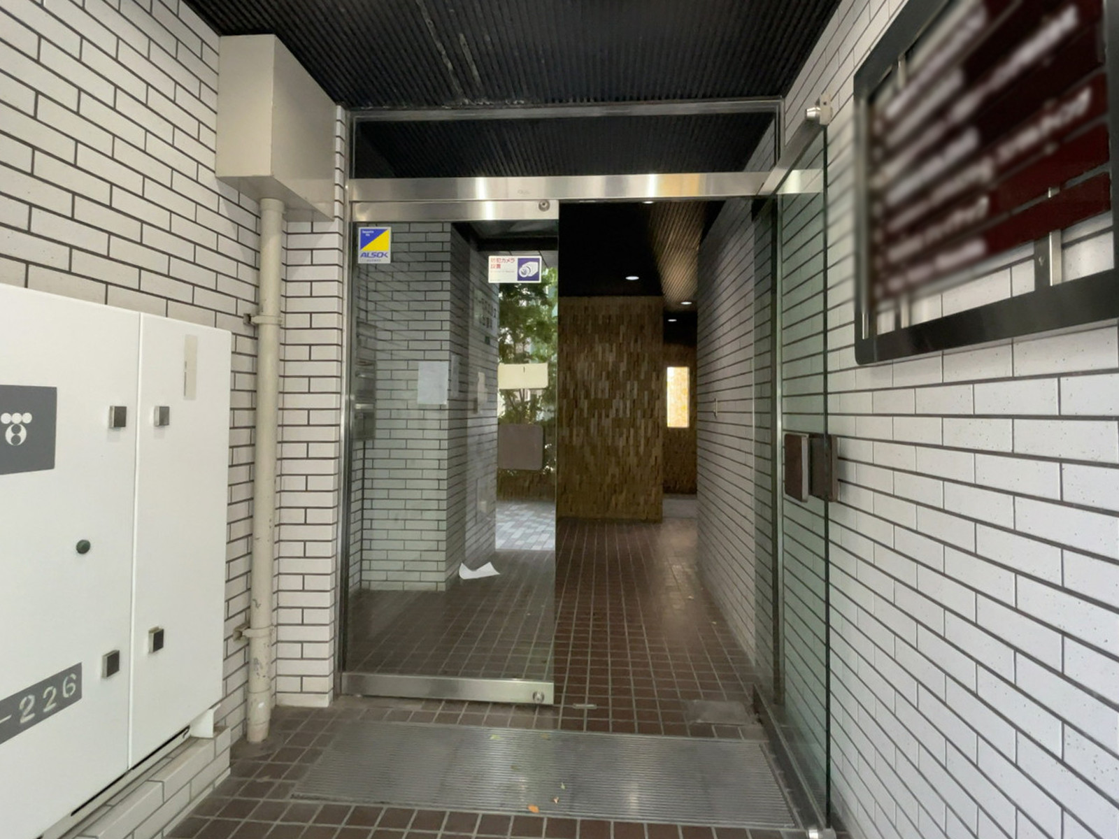 オフィスビル出入口
