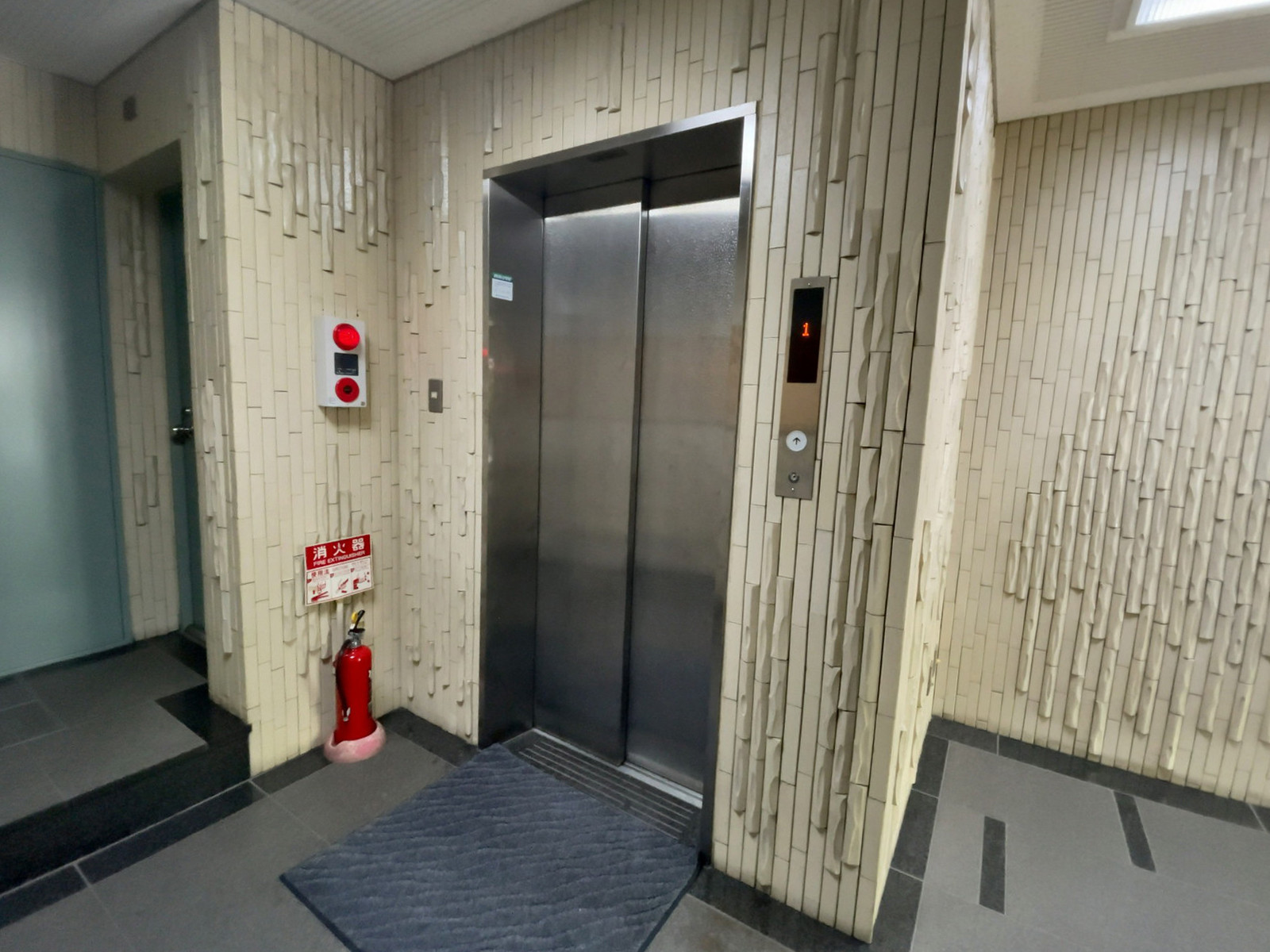 エレベーター(1基)