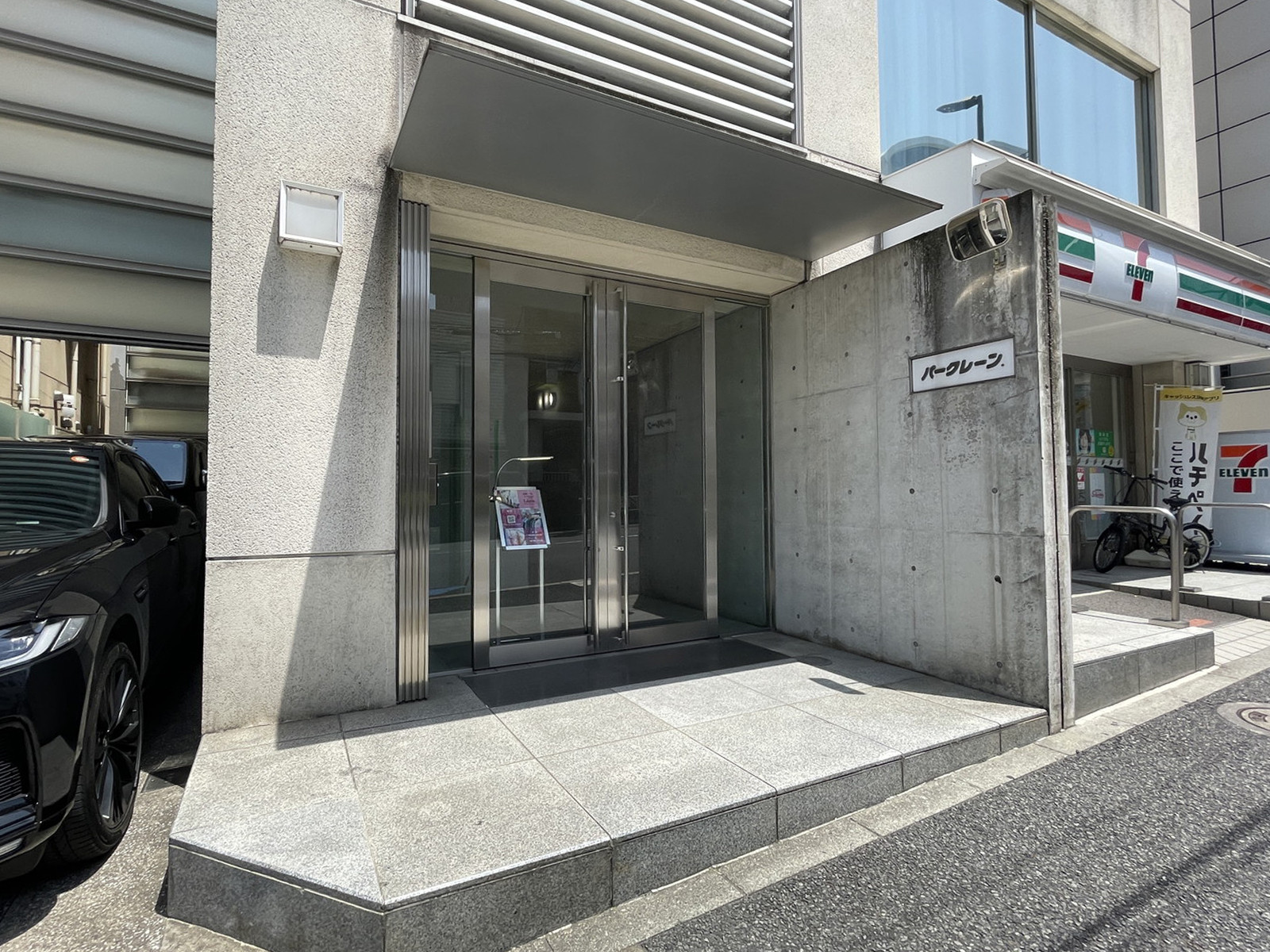 オフィスビル出入口