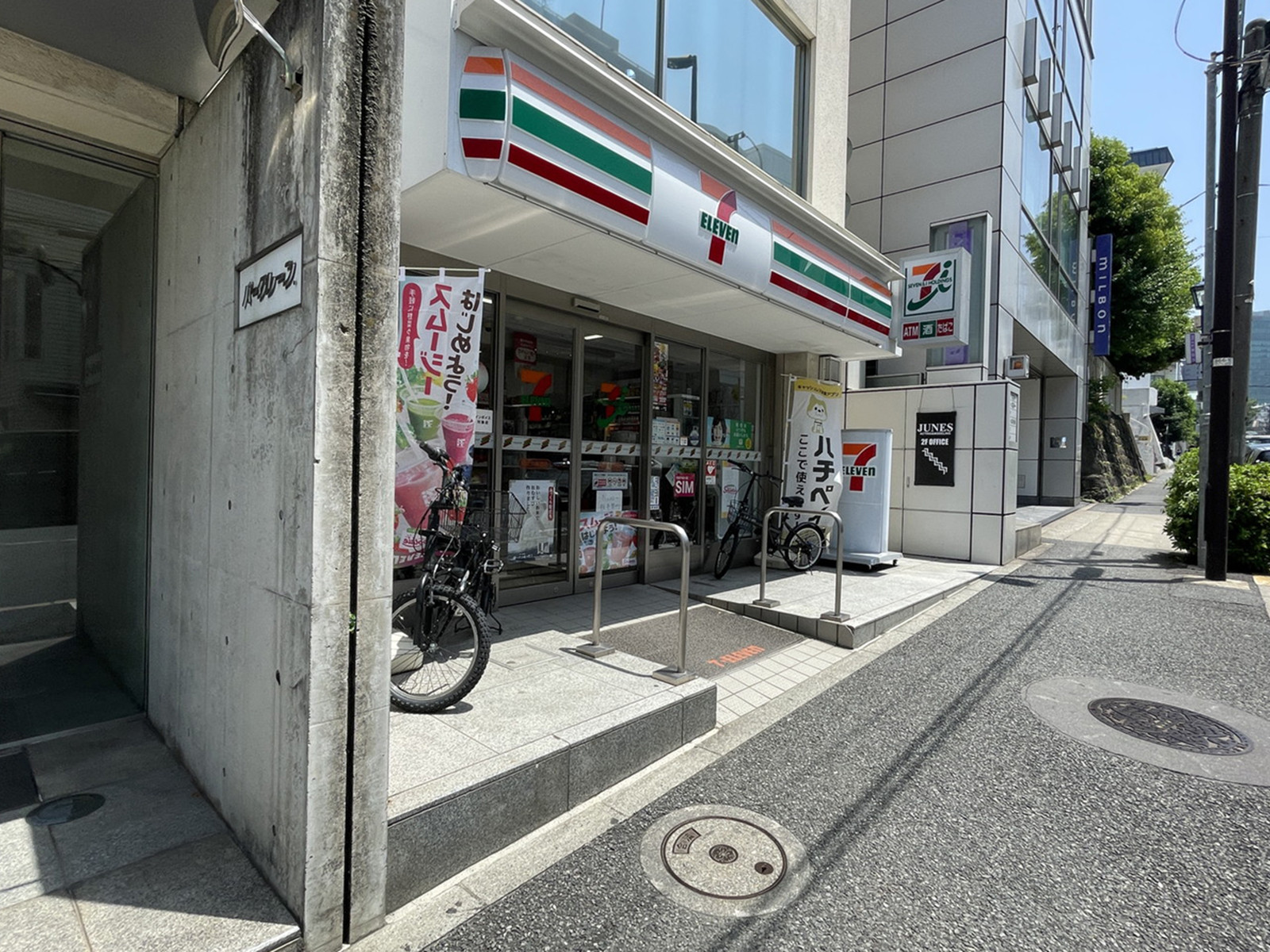 1階のセブン-イレブン 神宮外苑西店