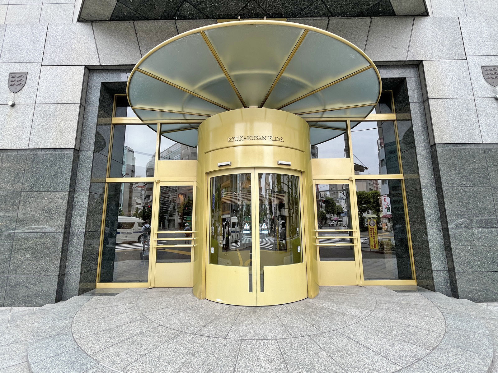 オフィスビル出入口