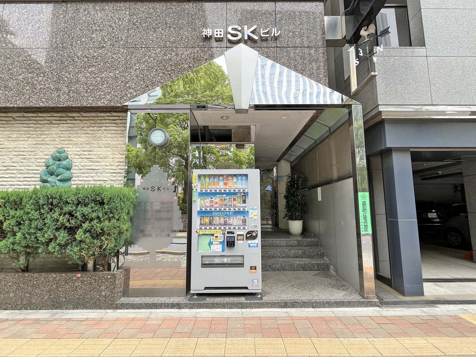 オフィスビル出入口