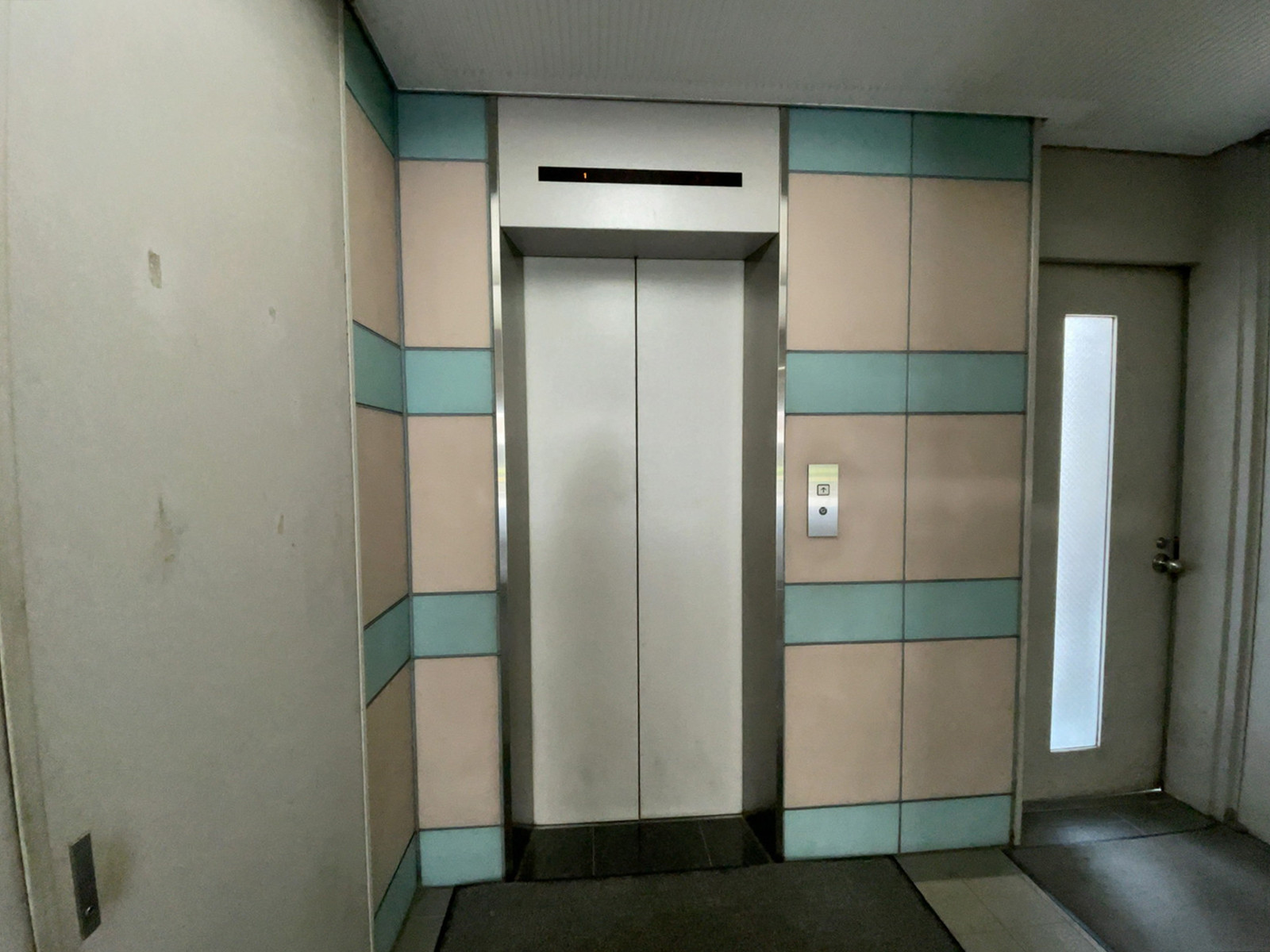エレベーター(1基)