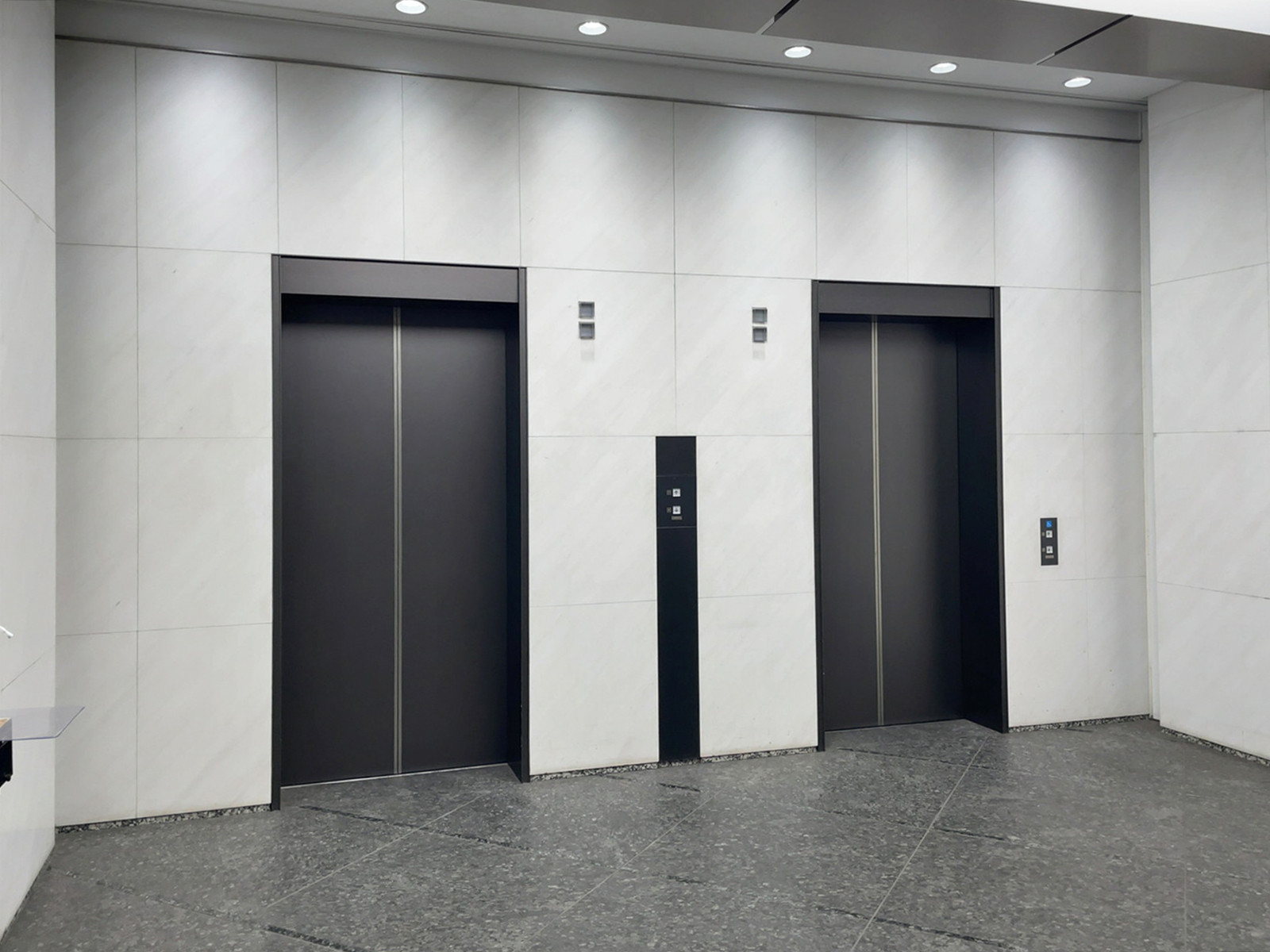 エレベーター(2基)