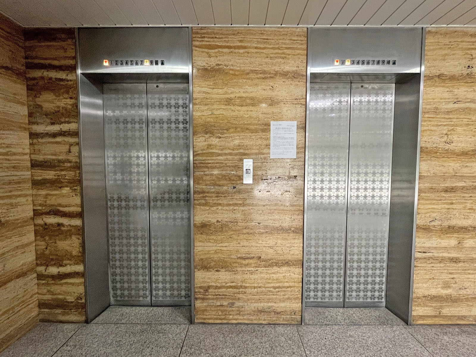 エレベーター(2基)