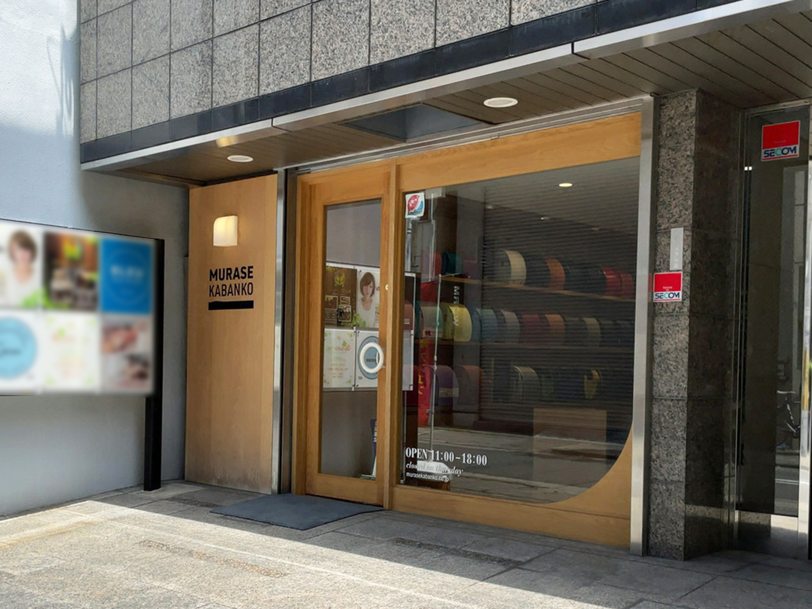 1階の村瀬鞄行 心斎橋店