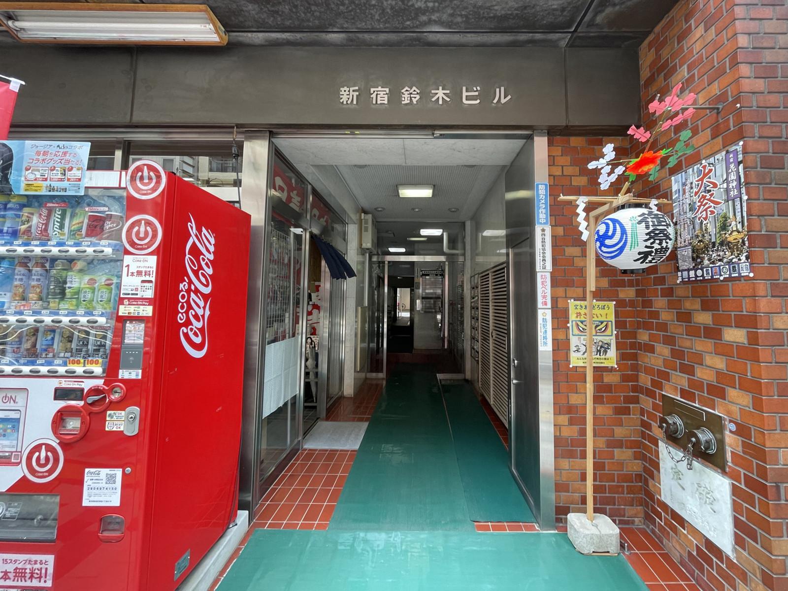 オフィスビル出入口