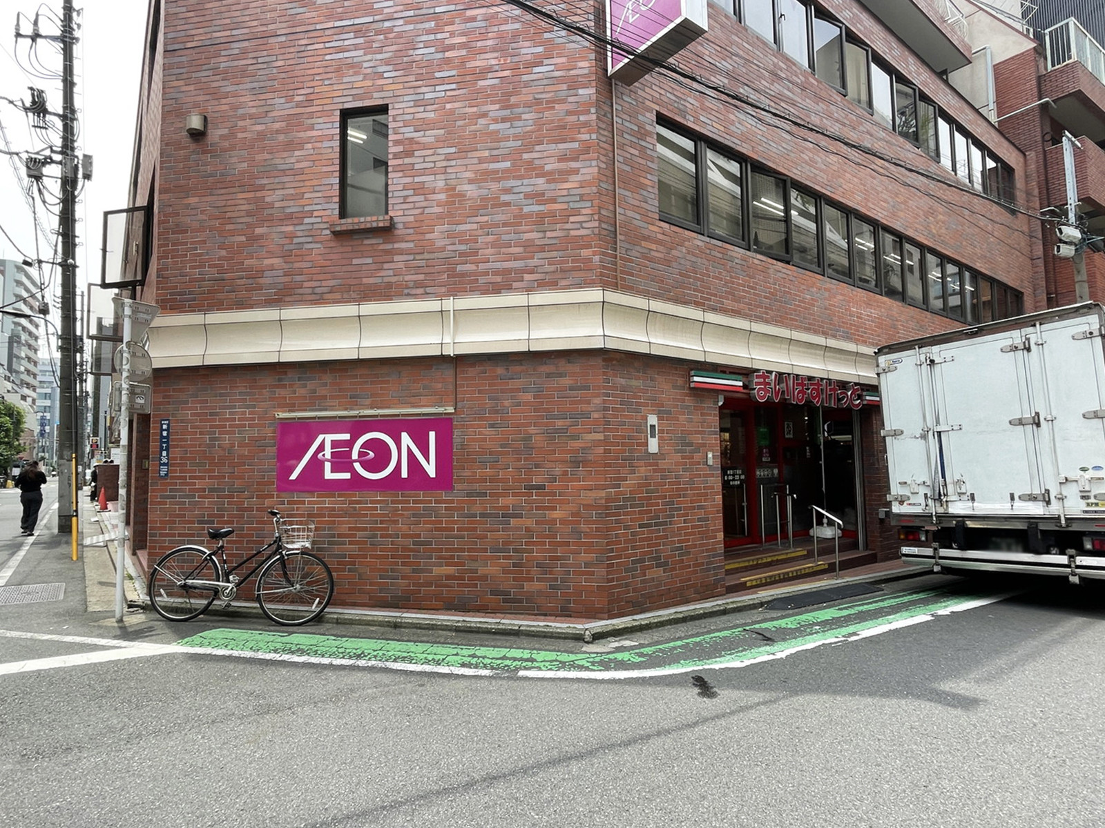 1階のまいばすけっと 新宿1丁目店