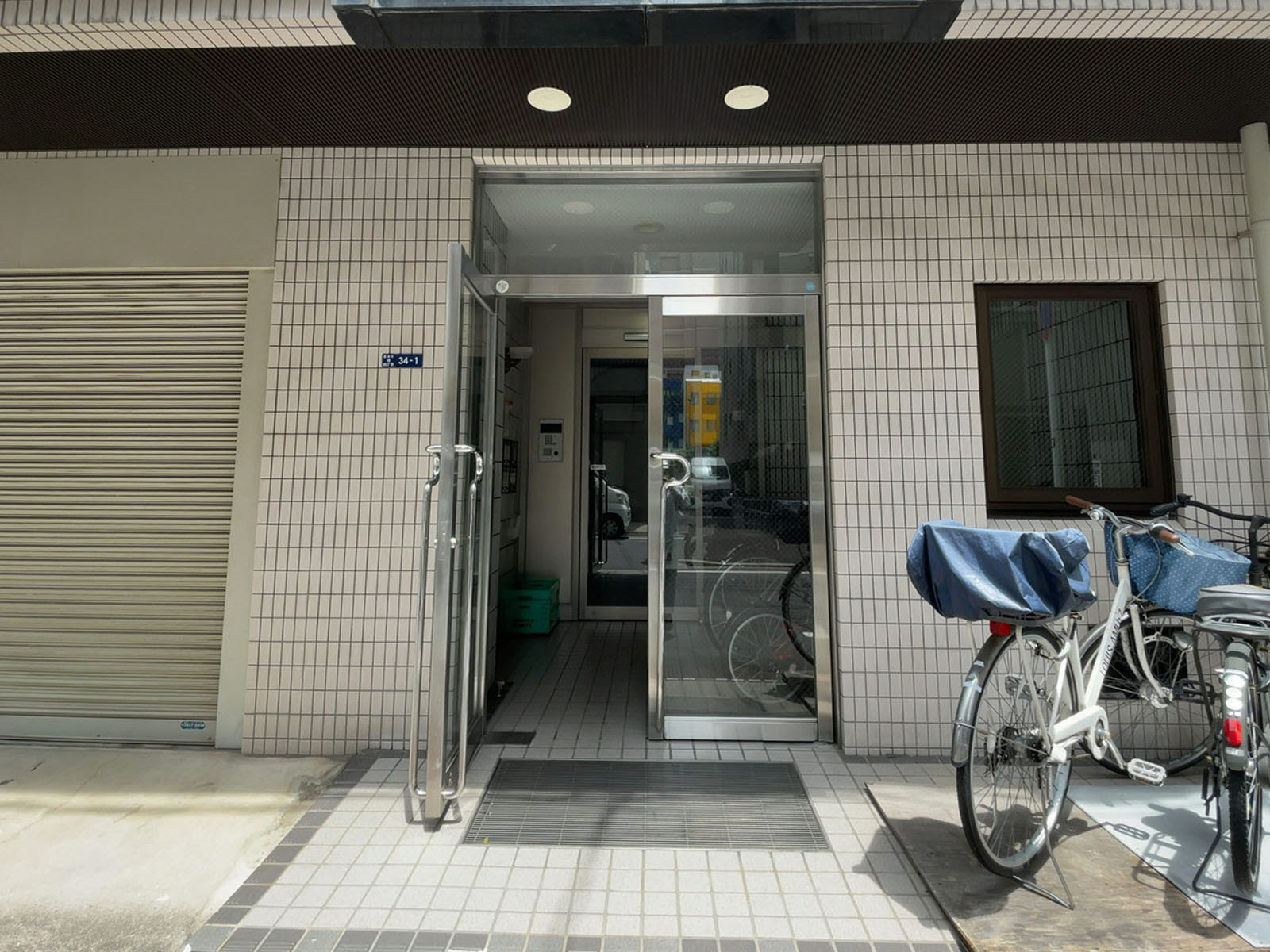 オフィスビル出入口