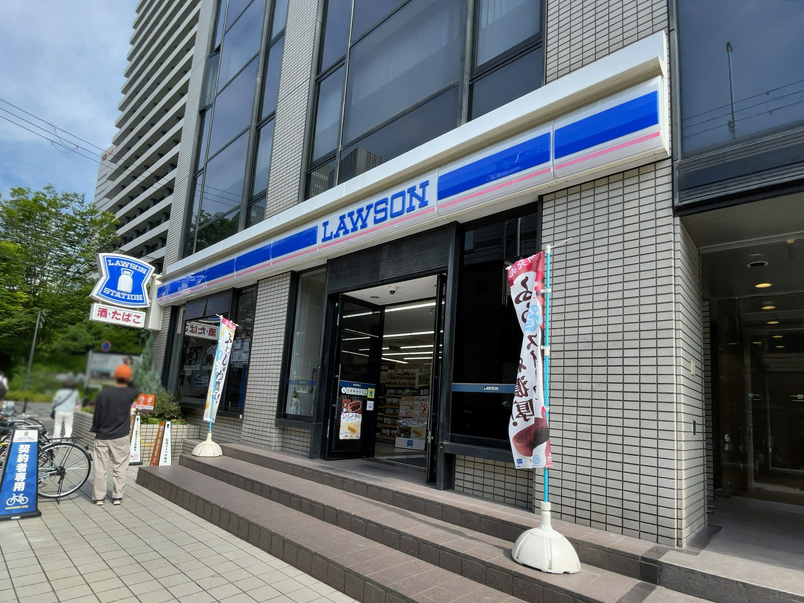 1階のローソン 堂島浜一丁目店