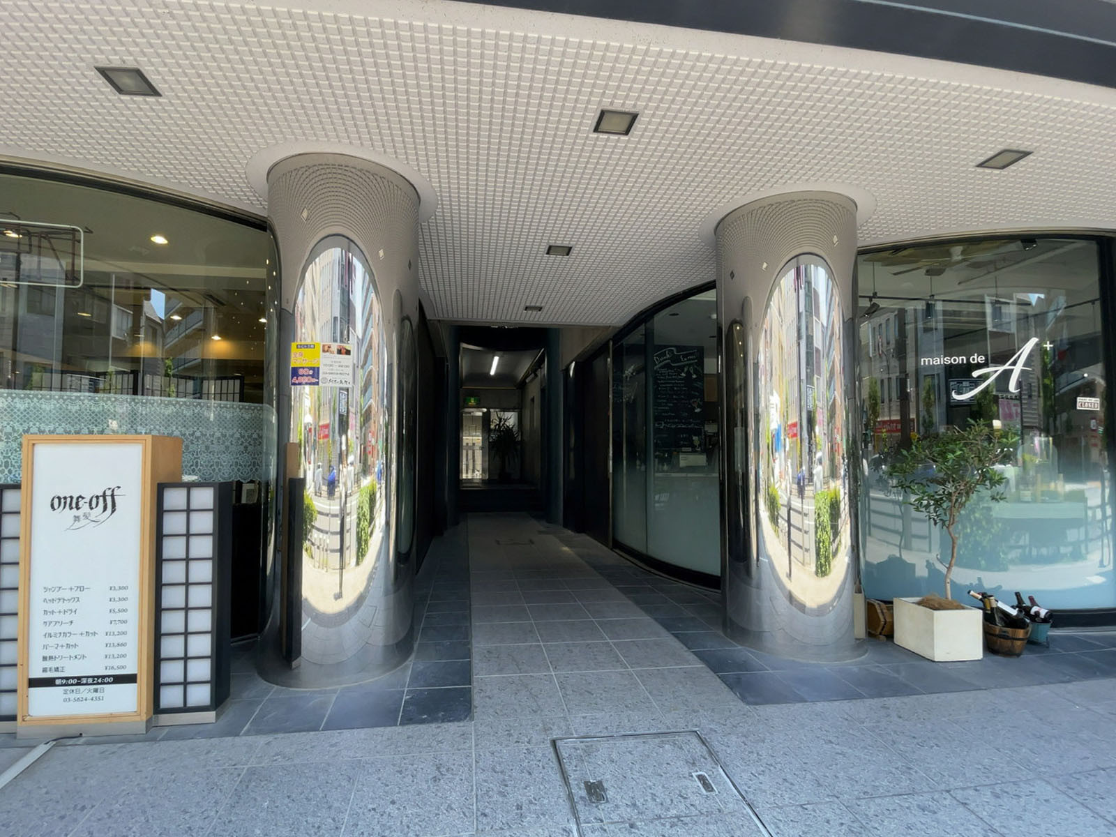 オフィスビル出入口
