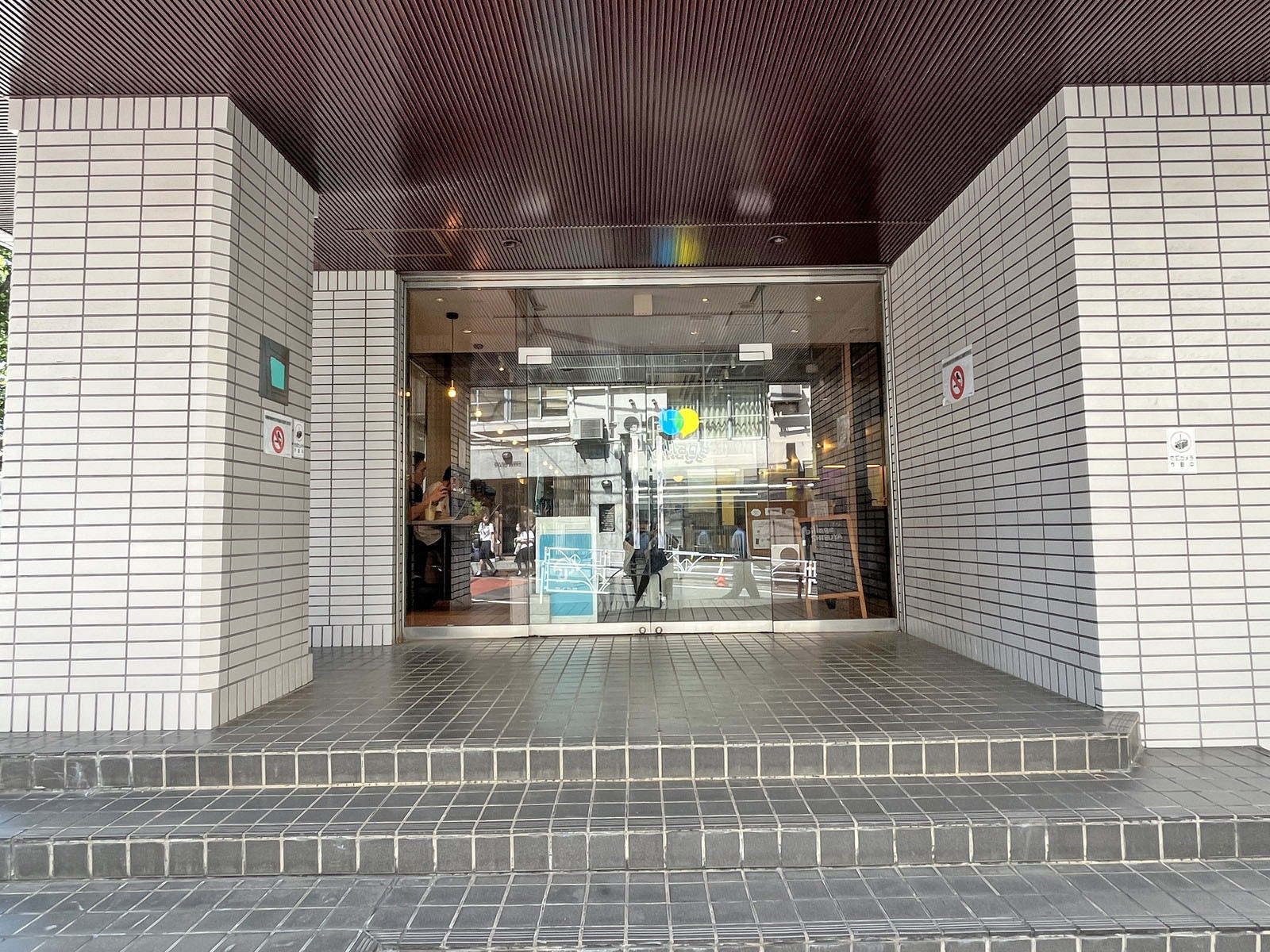 1階テナントの様子