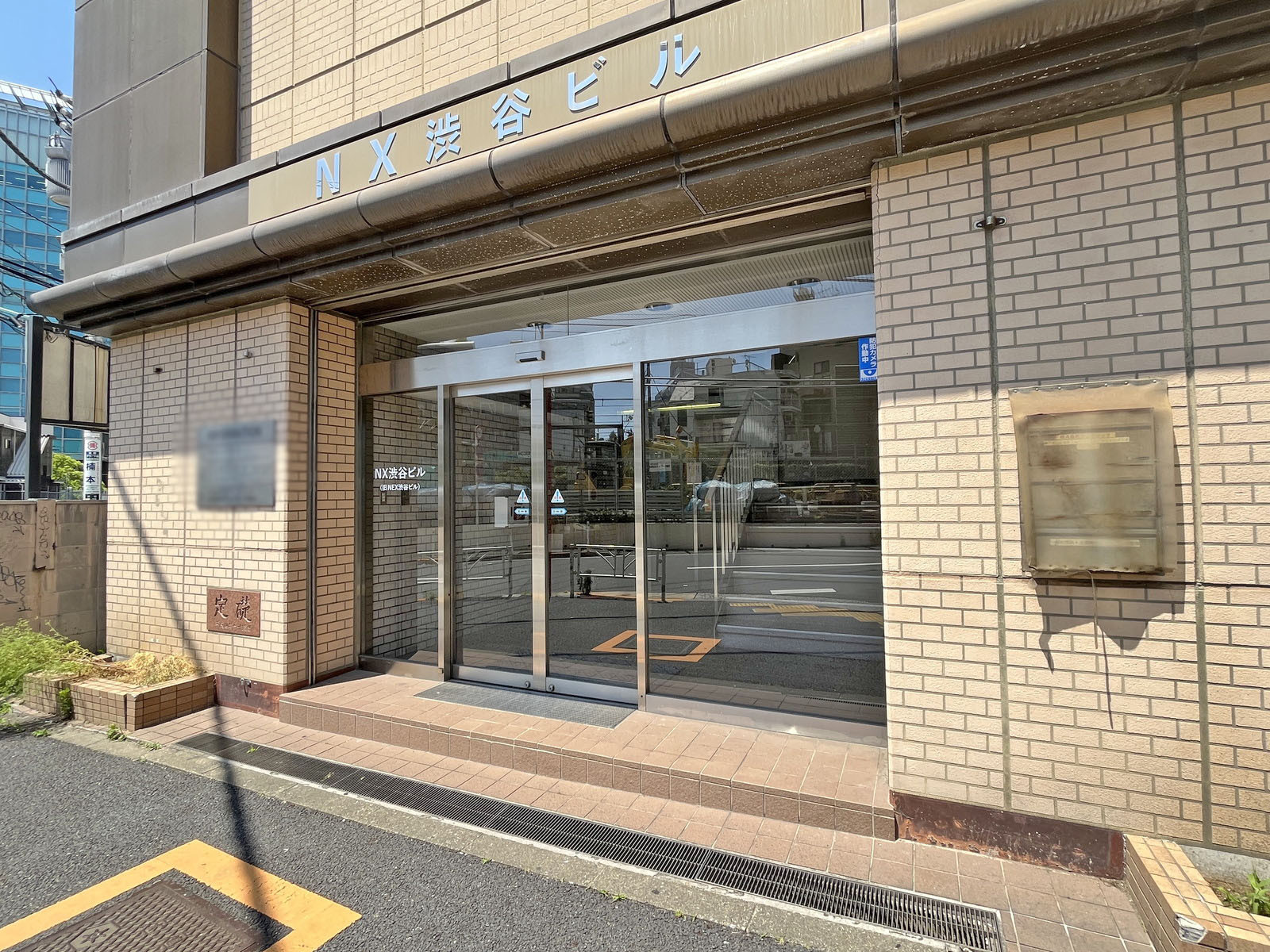 オフィスビル出入口