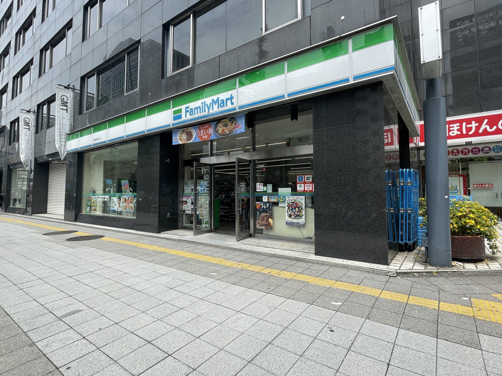 1階のファミリーマート 新宿新都心店