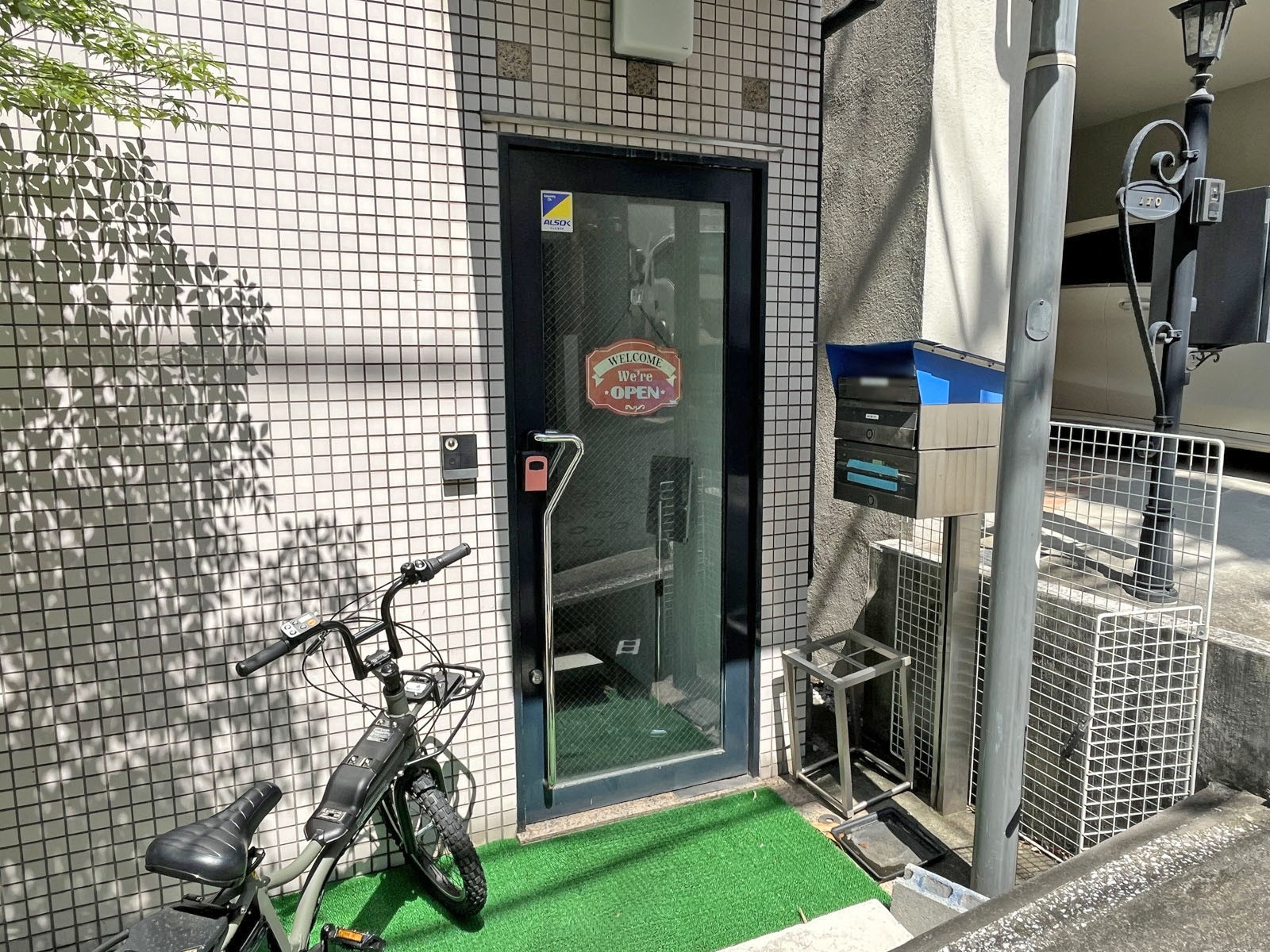 オフィスビル出入口