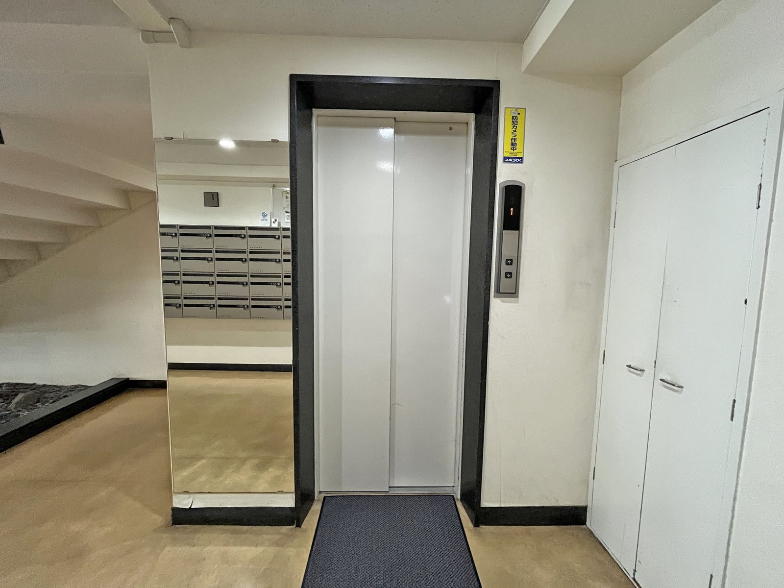 エレベーター(1基)