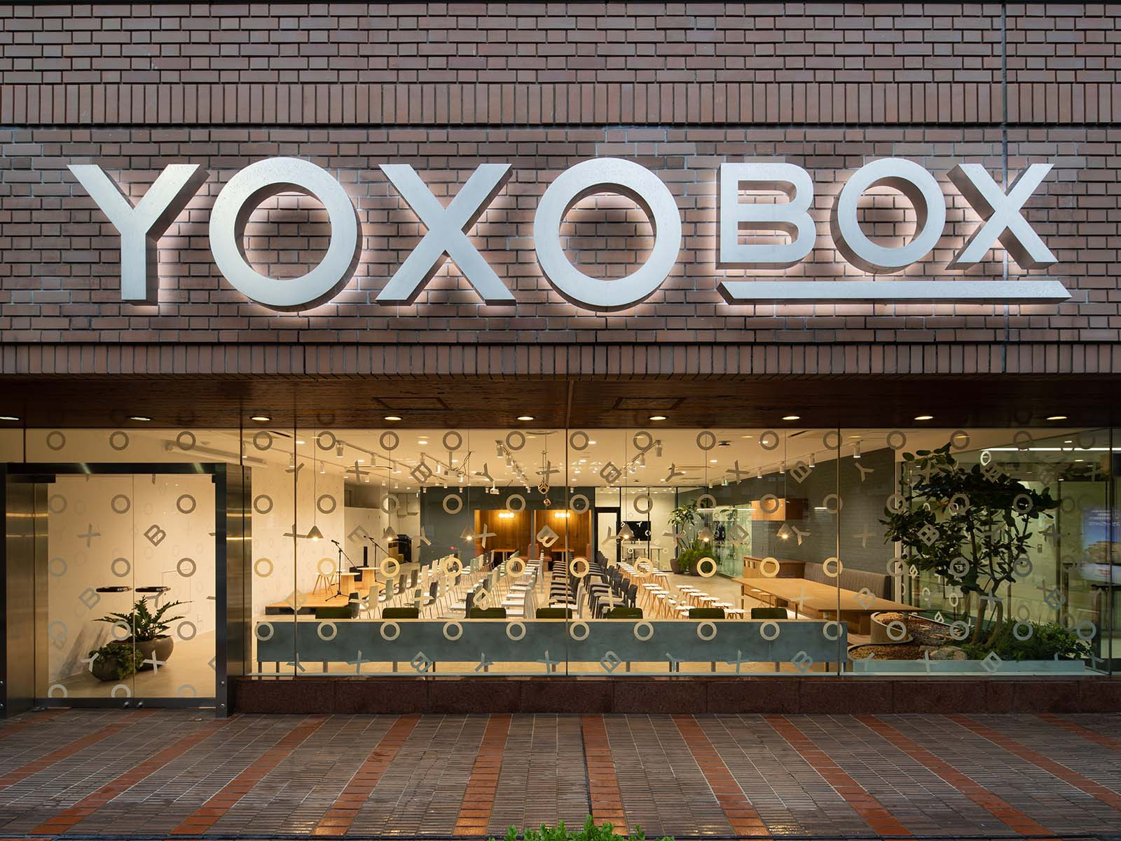 ロゴ：YOKO BOX