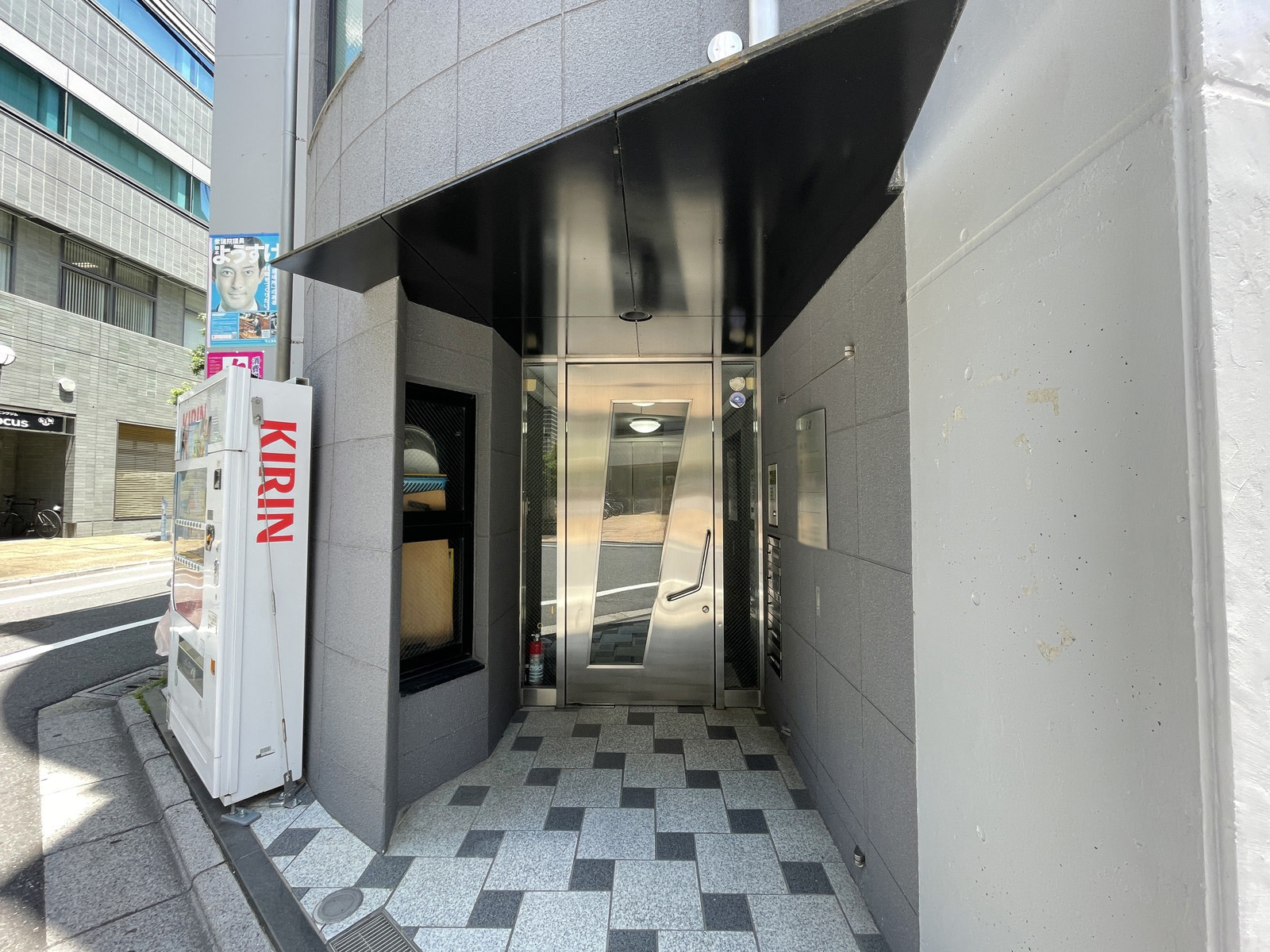 オフィスビル出入口