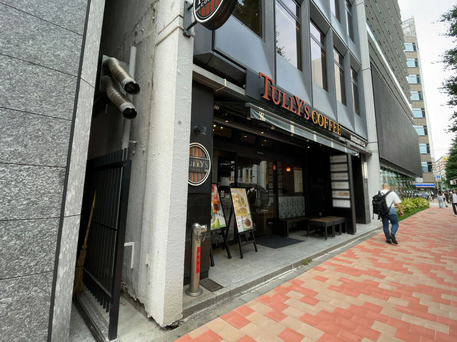 1階のタリーズコーヒー 銀座六丁目昭和通り店