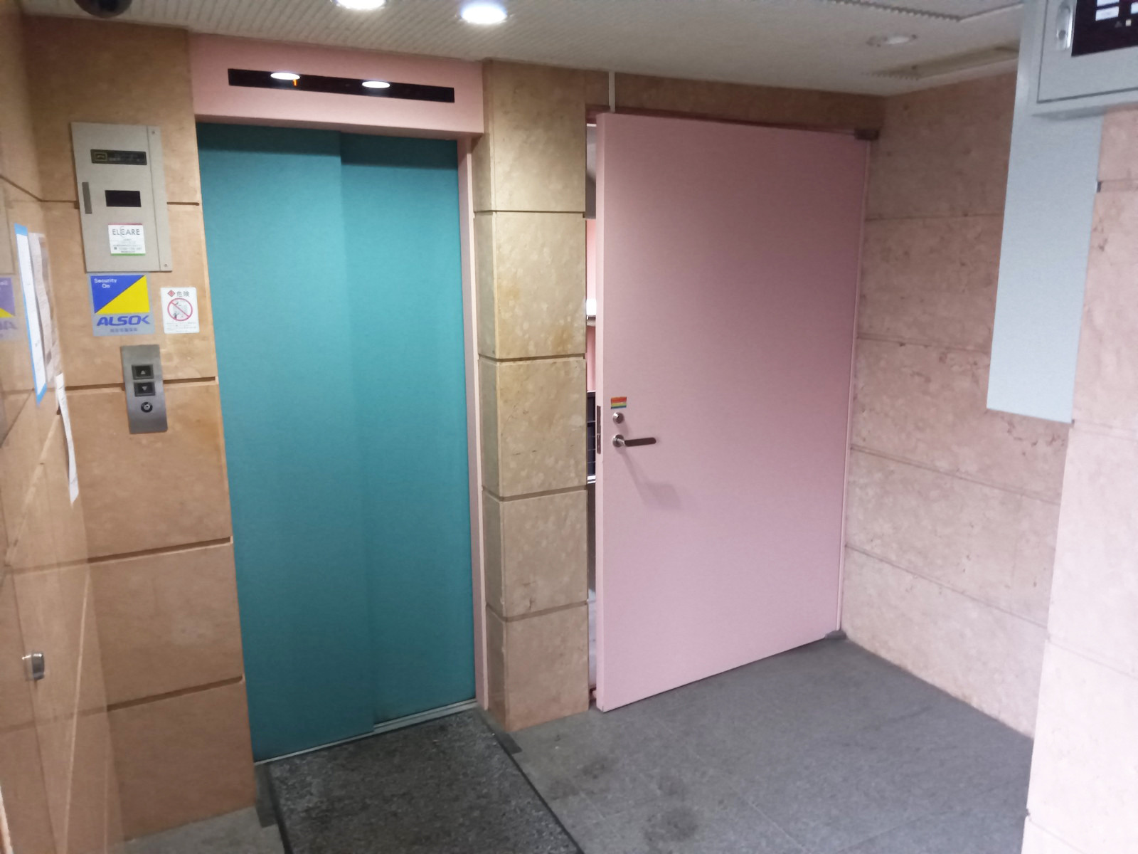 エレベーター(1基)