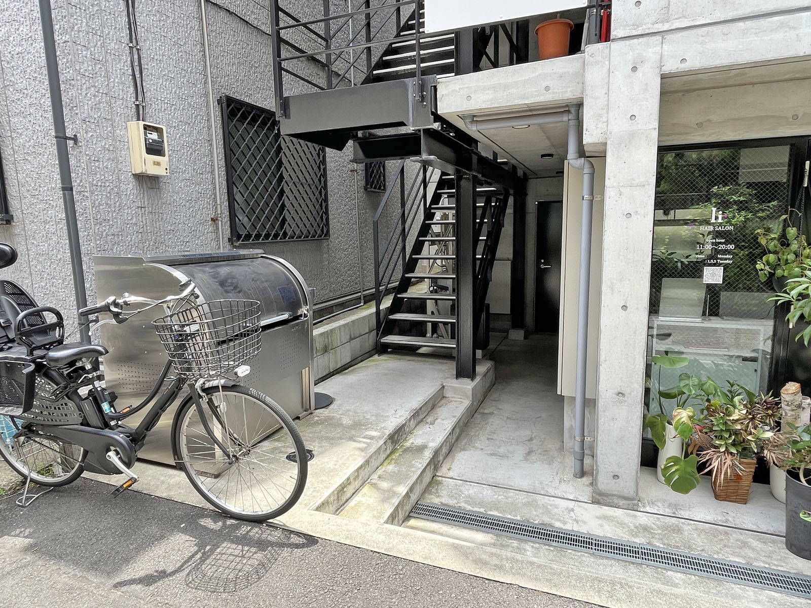 オフィスビル出入口