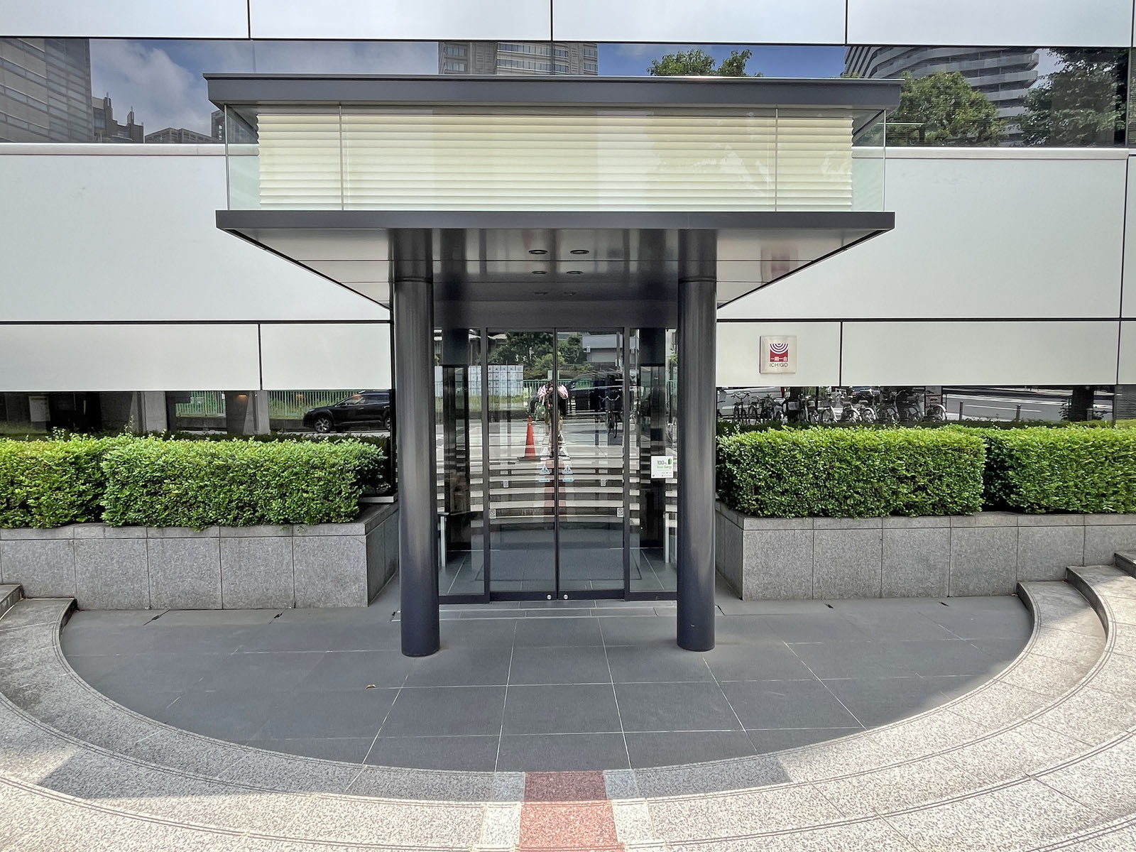 オフィスビル出入口
