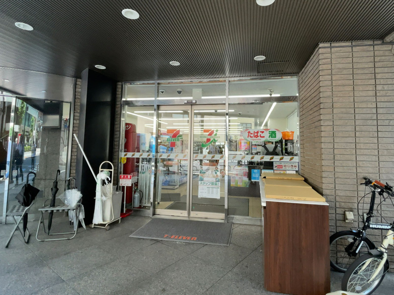1階のセブン-イレブン 神田須田町1丁目店
