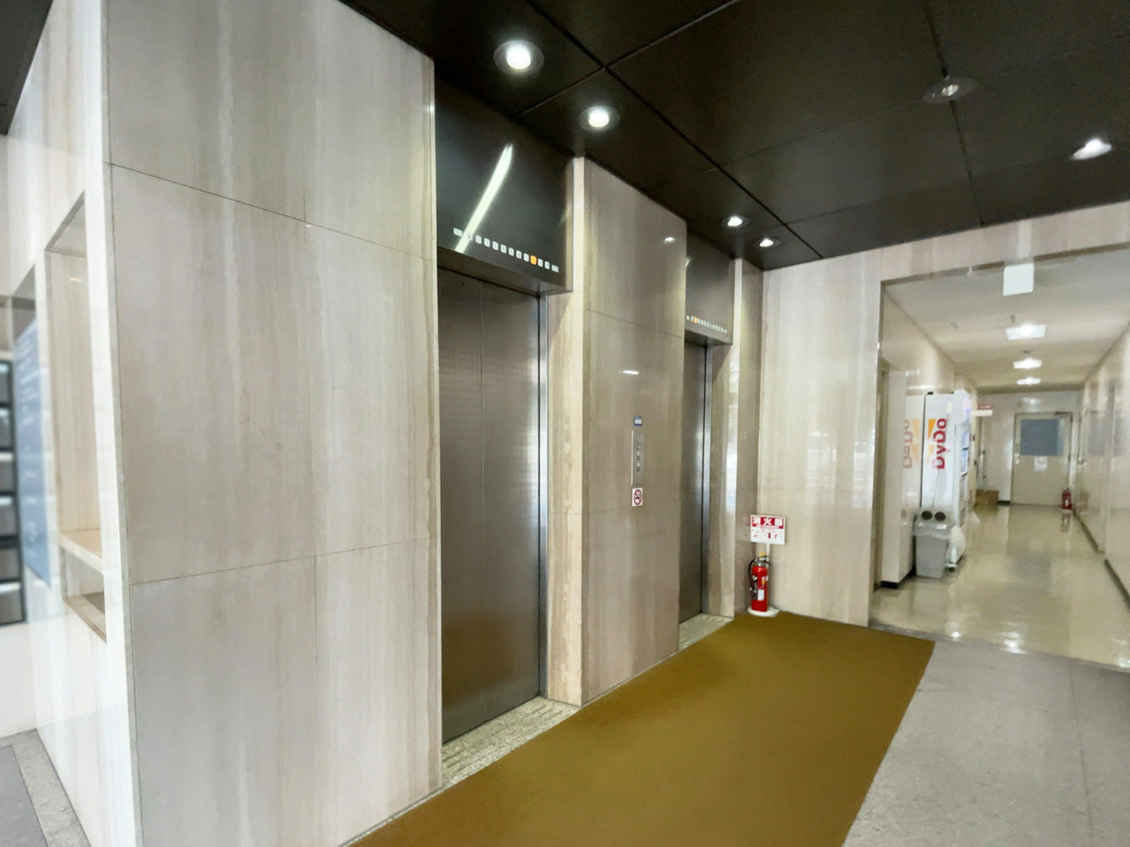 エレベーター(2基)