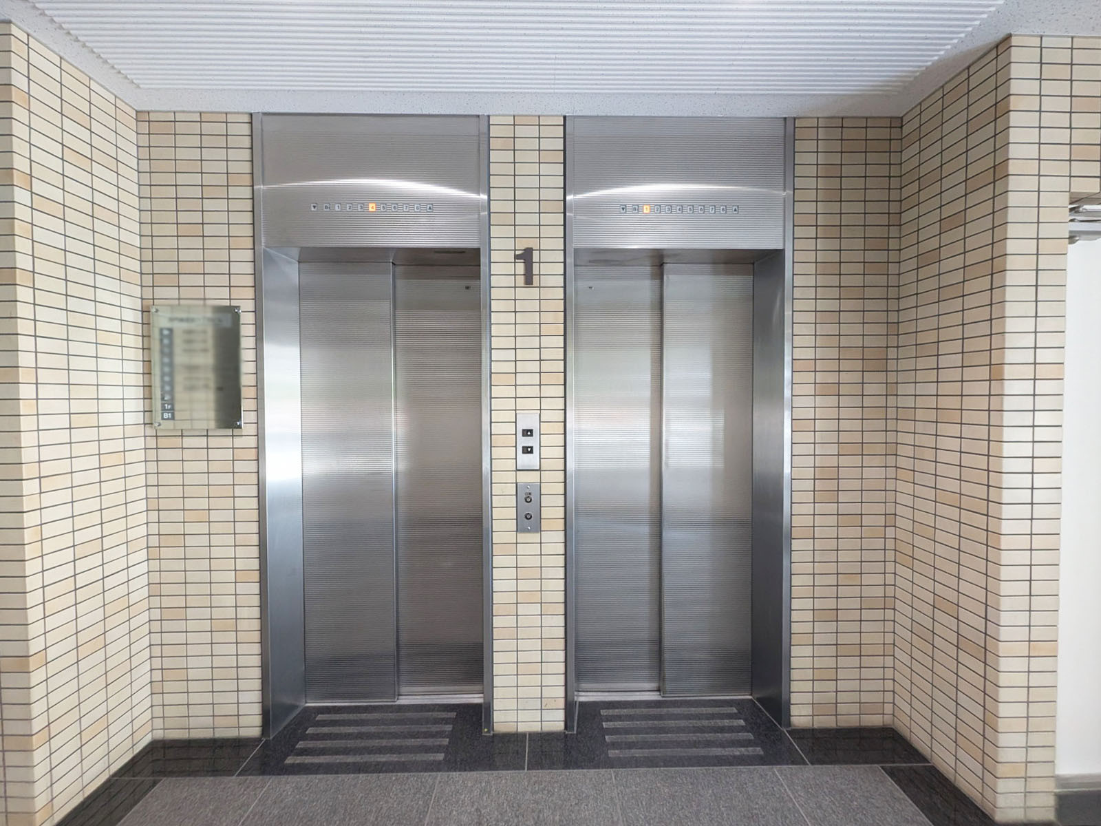 エレベーター(2基)