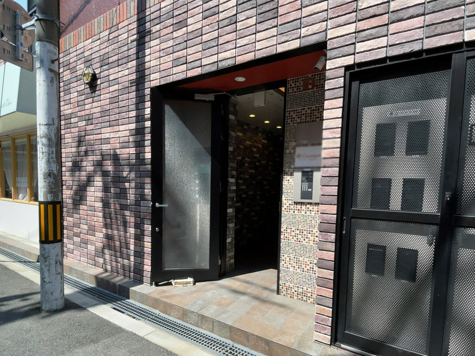 オフィスビル出入口