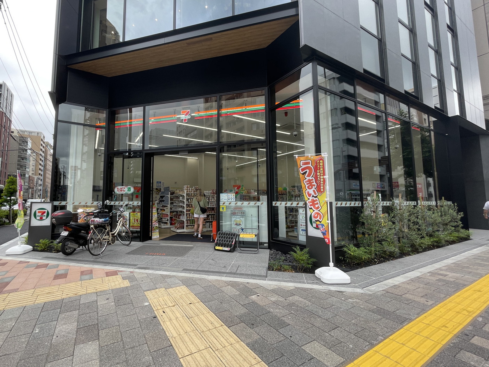 1階のセブン-イレブン 新御徒町駅西店