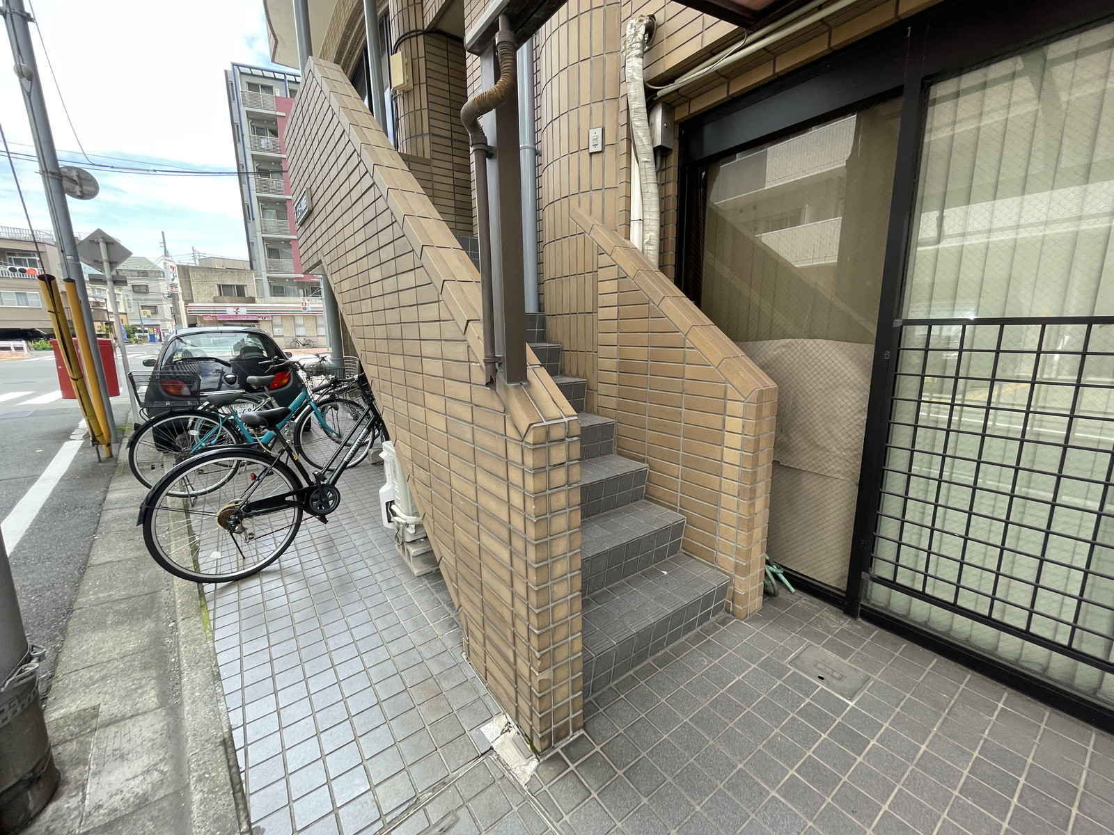 2階への直階段