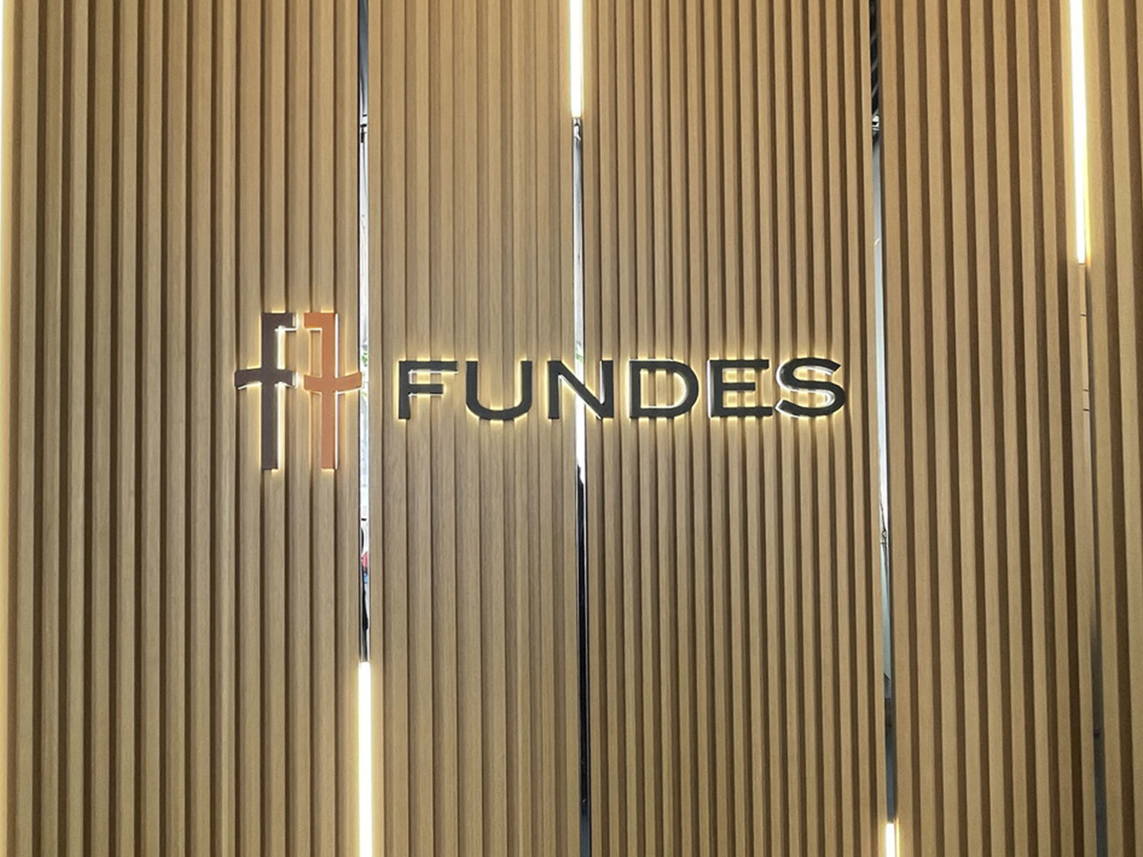 ネームプレート：FUNDES蒲田
