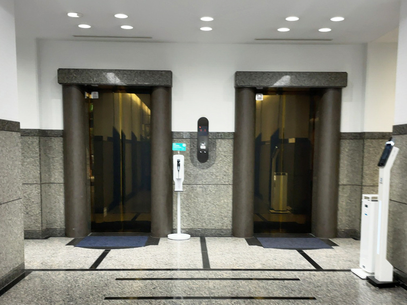 エレベーター(2基)