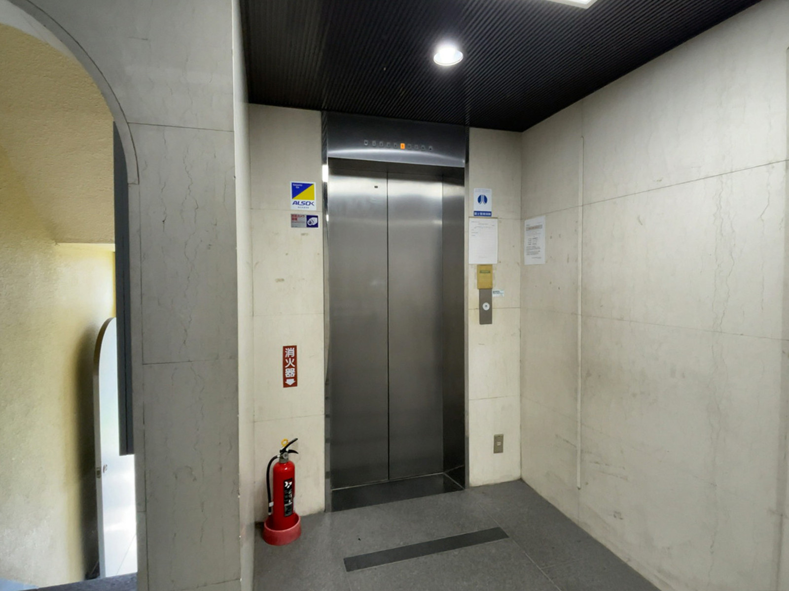 エレベーター(1基)