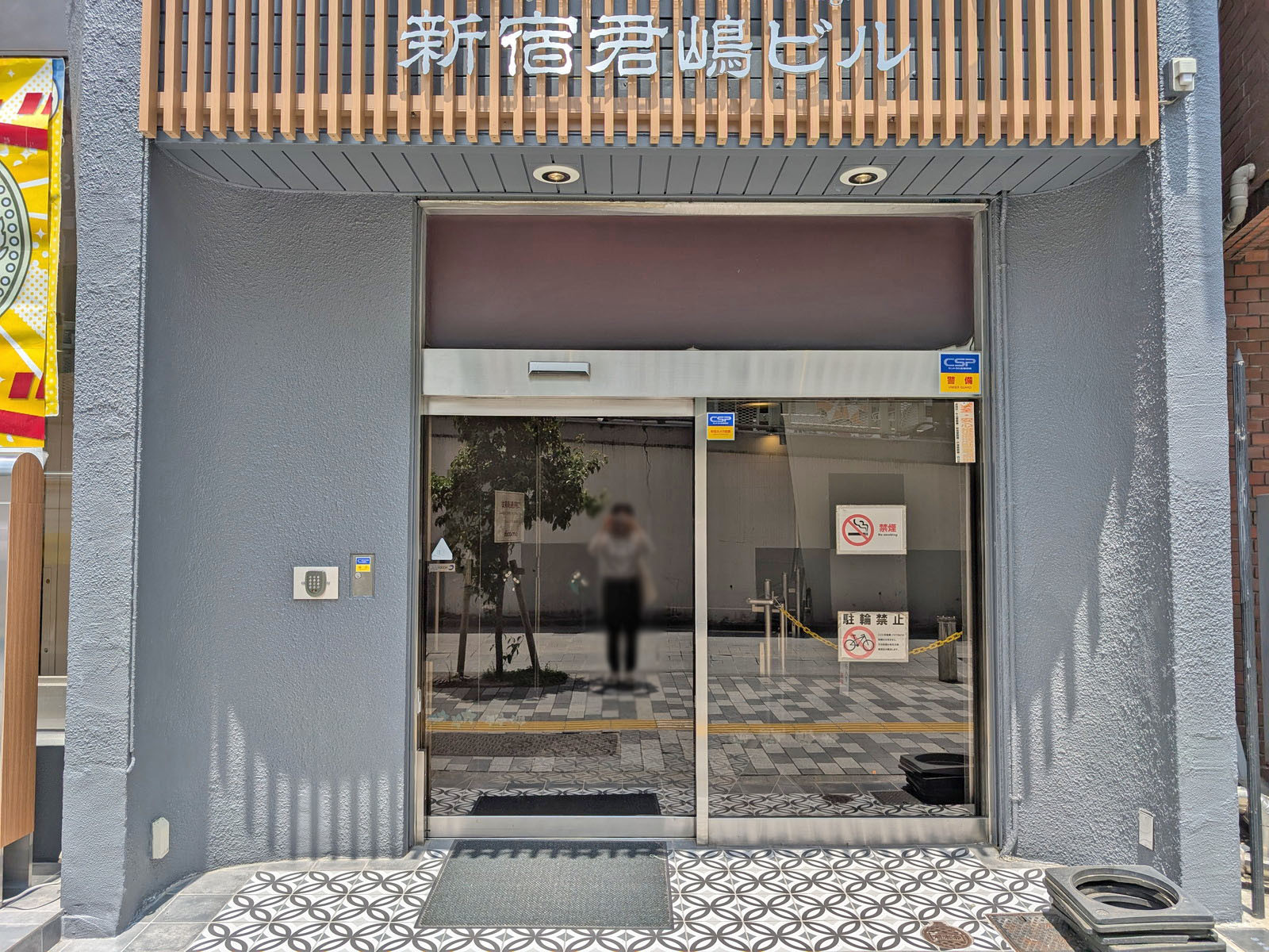 オフィスビル出入口