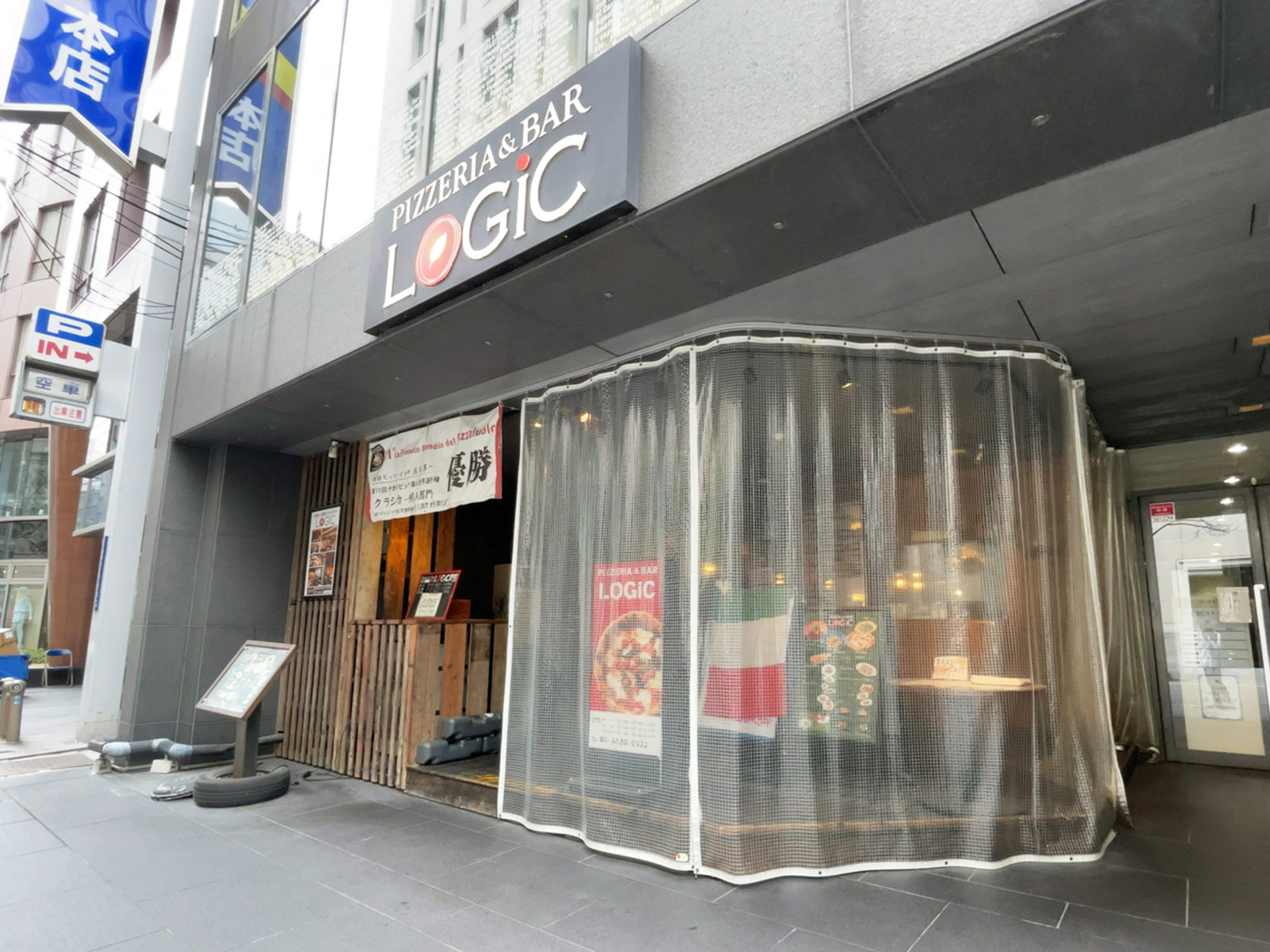 1階のPizzeria&Bar LOGIC 本町