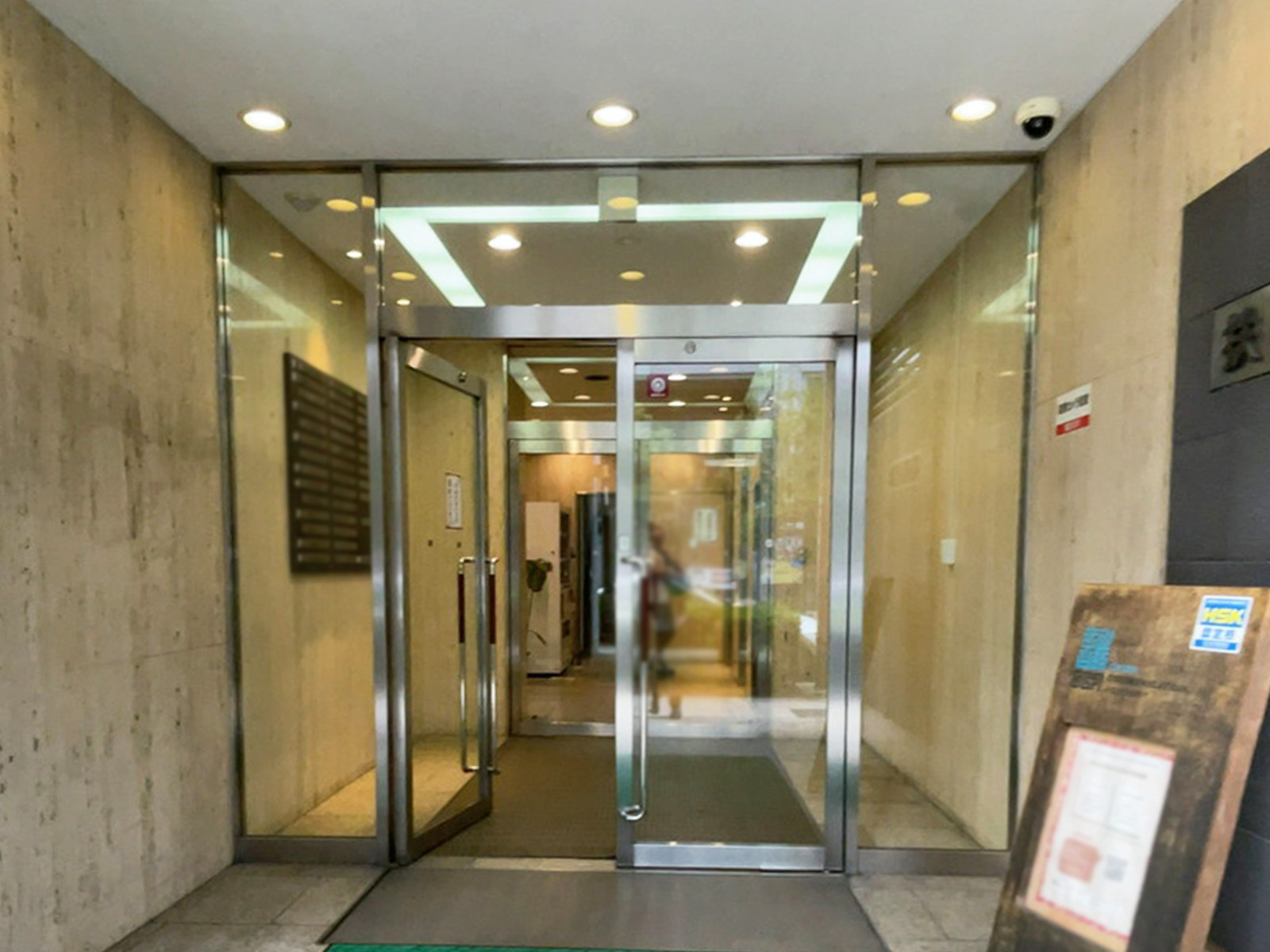 オフィスビル出入口