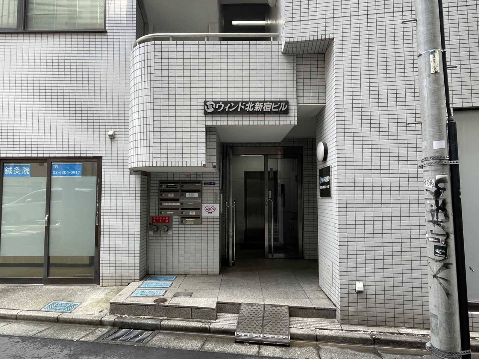 オフィスビル出入口