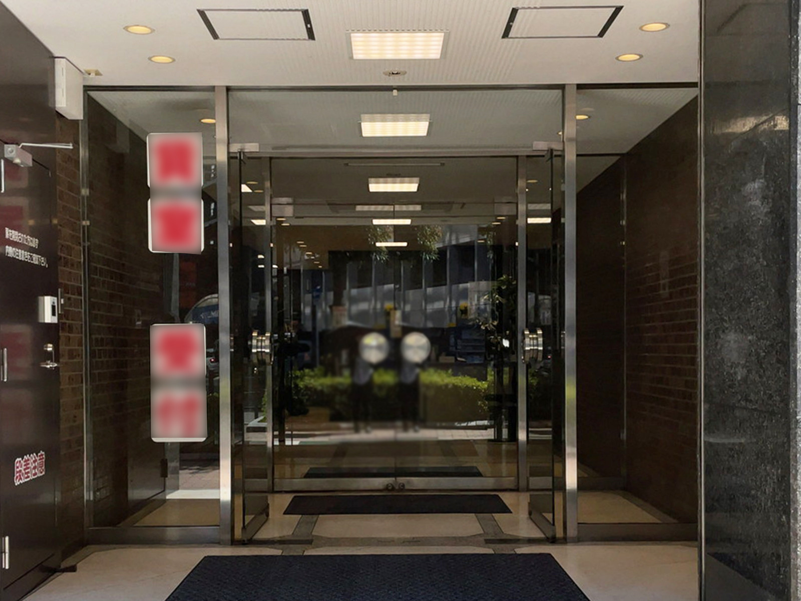 オフィスビル出入口