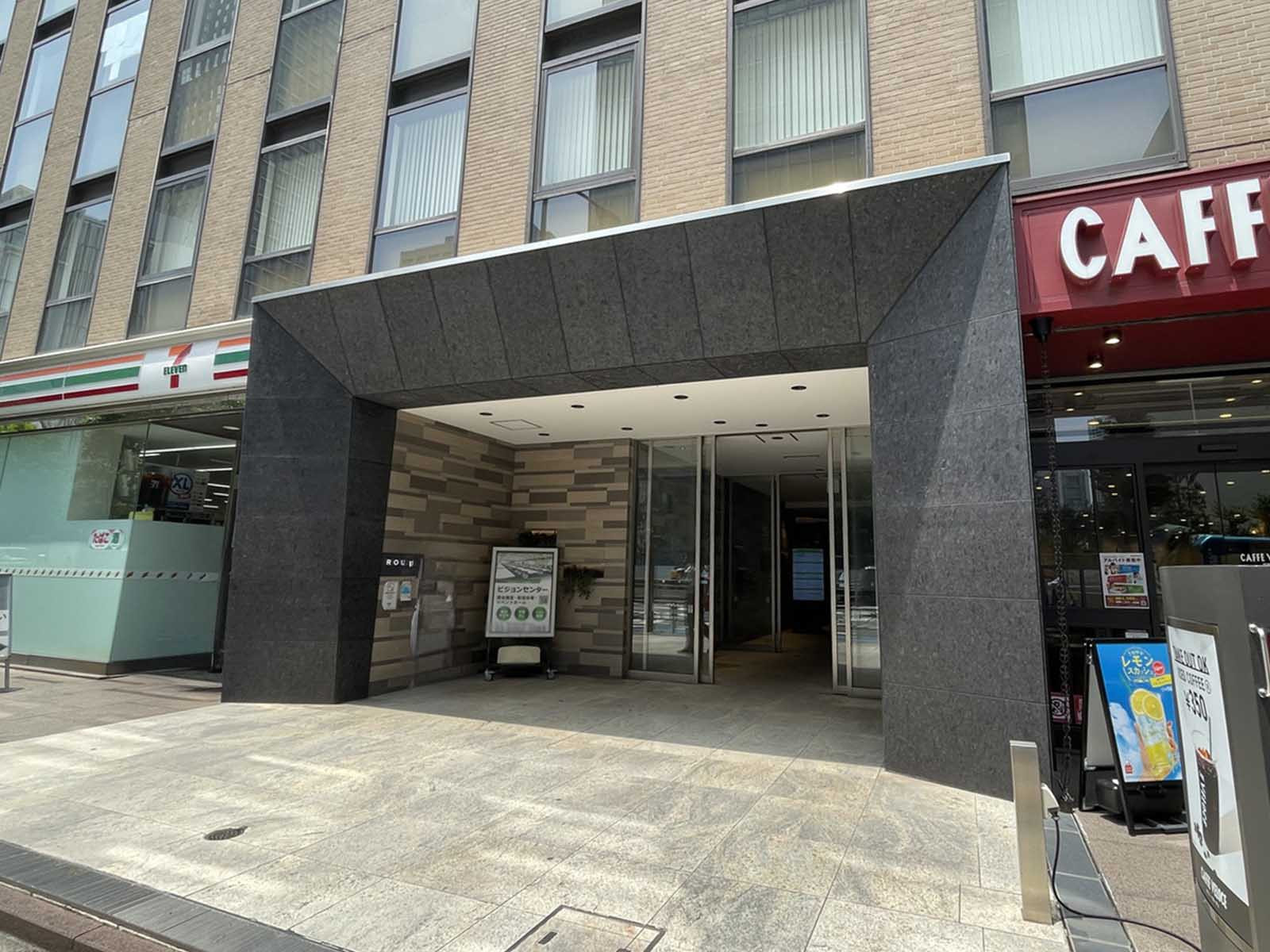 オフィスビル出入口