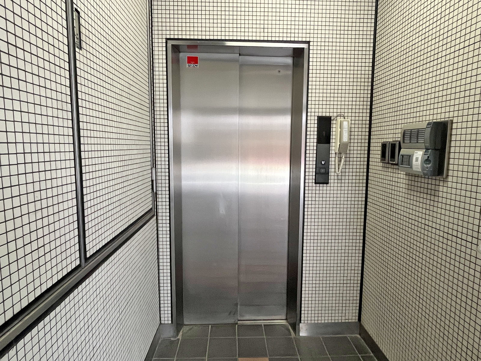 エレベーター(1基)